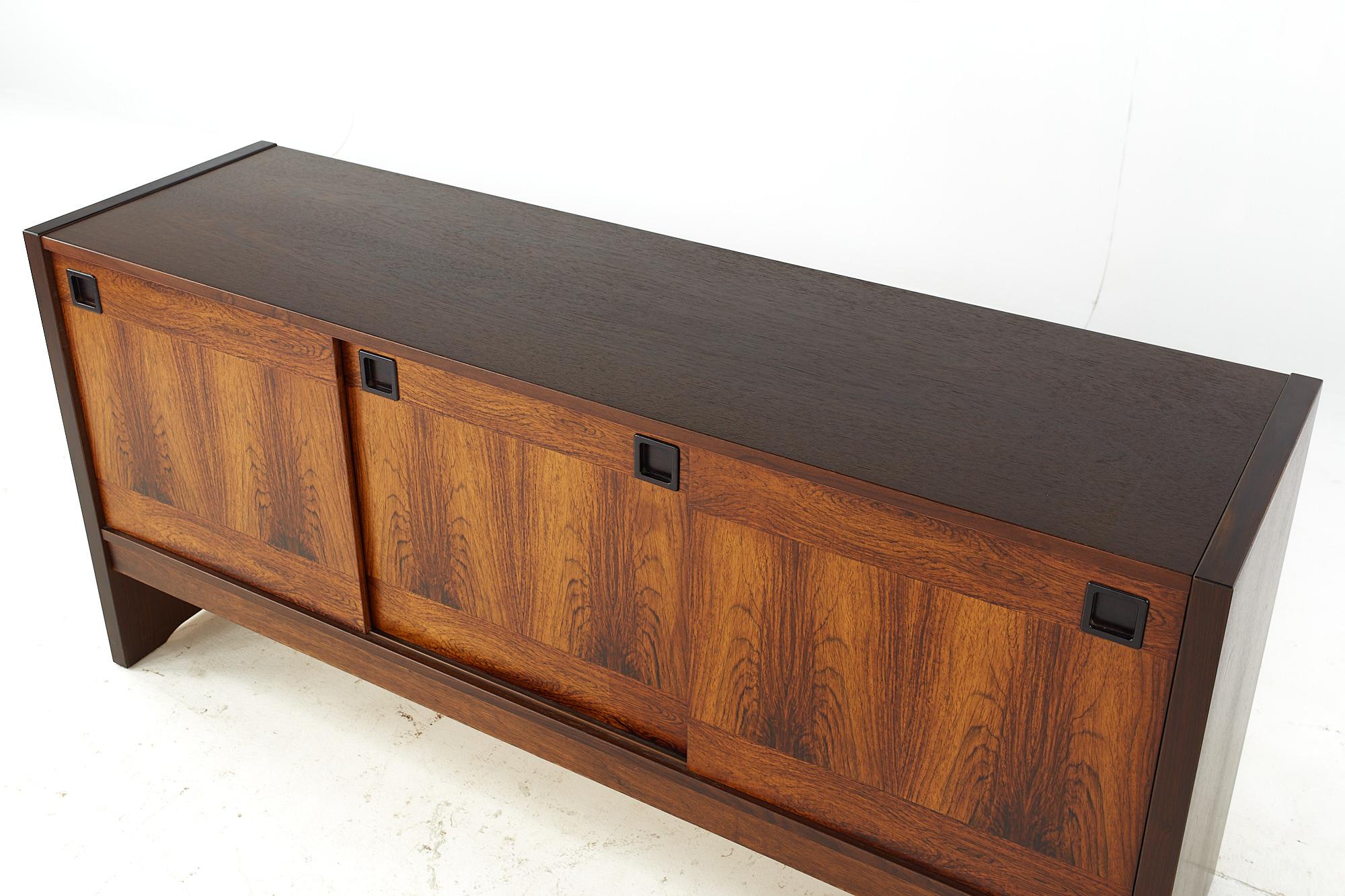 Dyrlund Style Mid-Century Rosewood Buffet and Hutch For Sale 2
