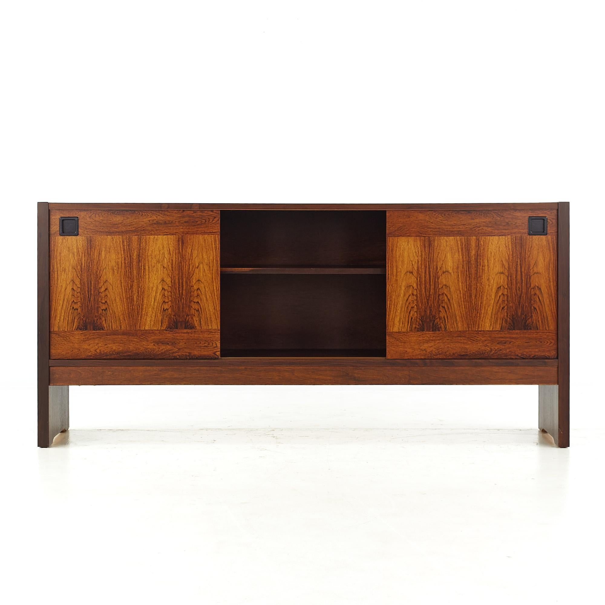 Dyrlund Style Mid-Century Rosewood Buffet and Hutch For Sale 3