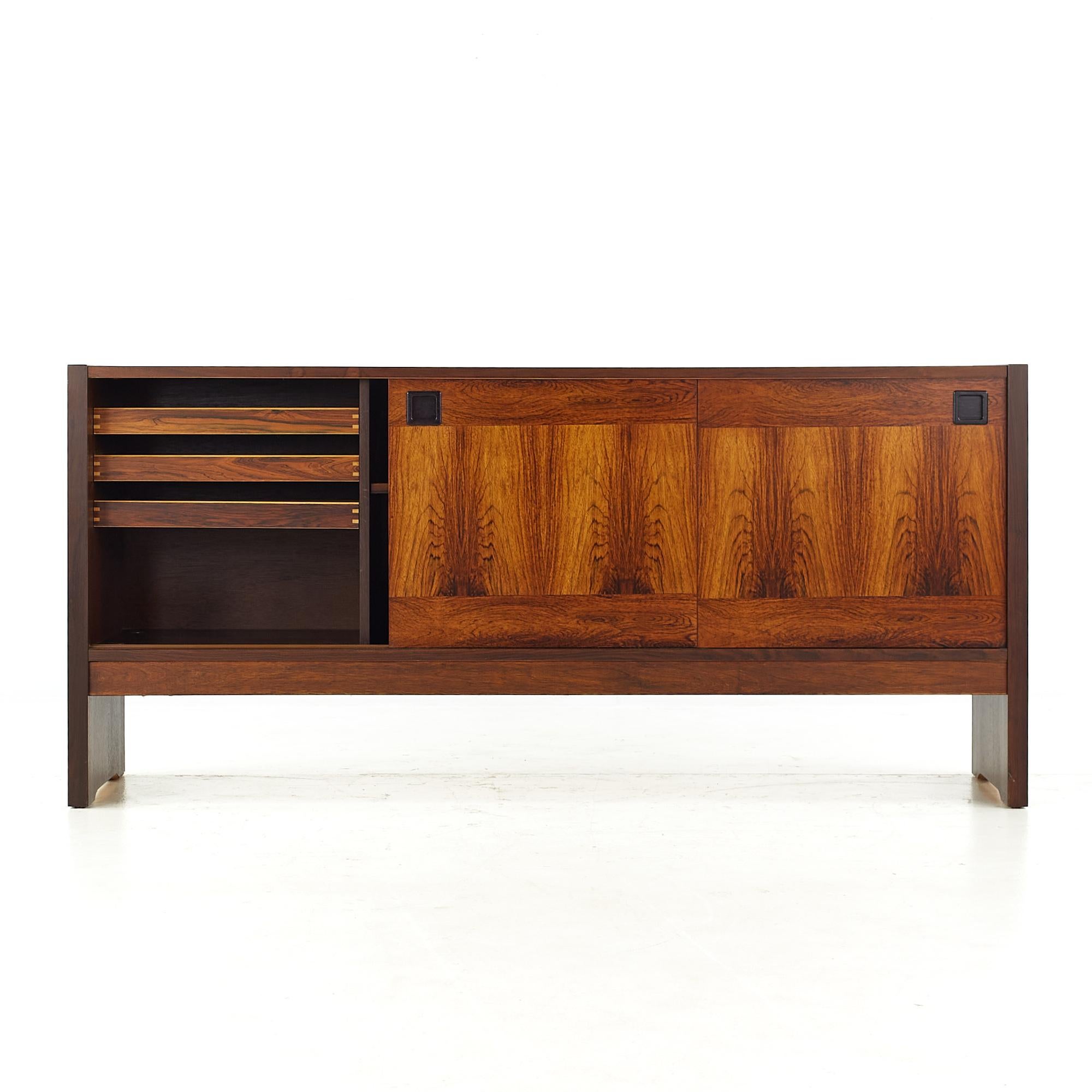 Dyrlund Style Mid-Century Rosewood Buffet and Hutch For Sale 6
