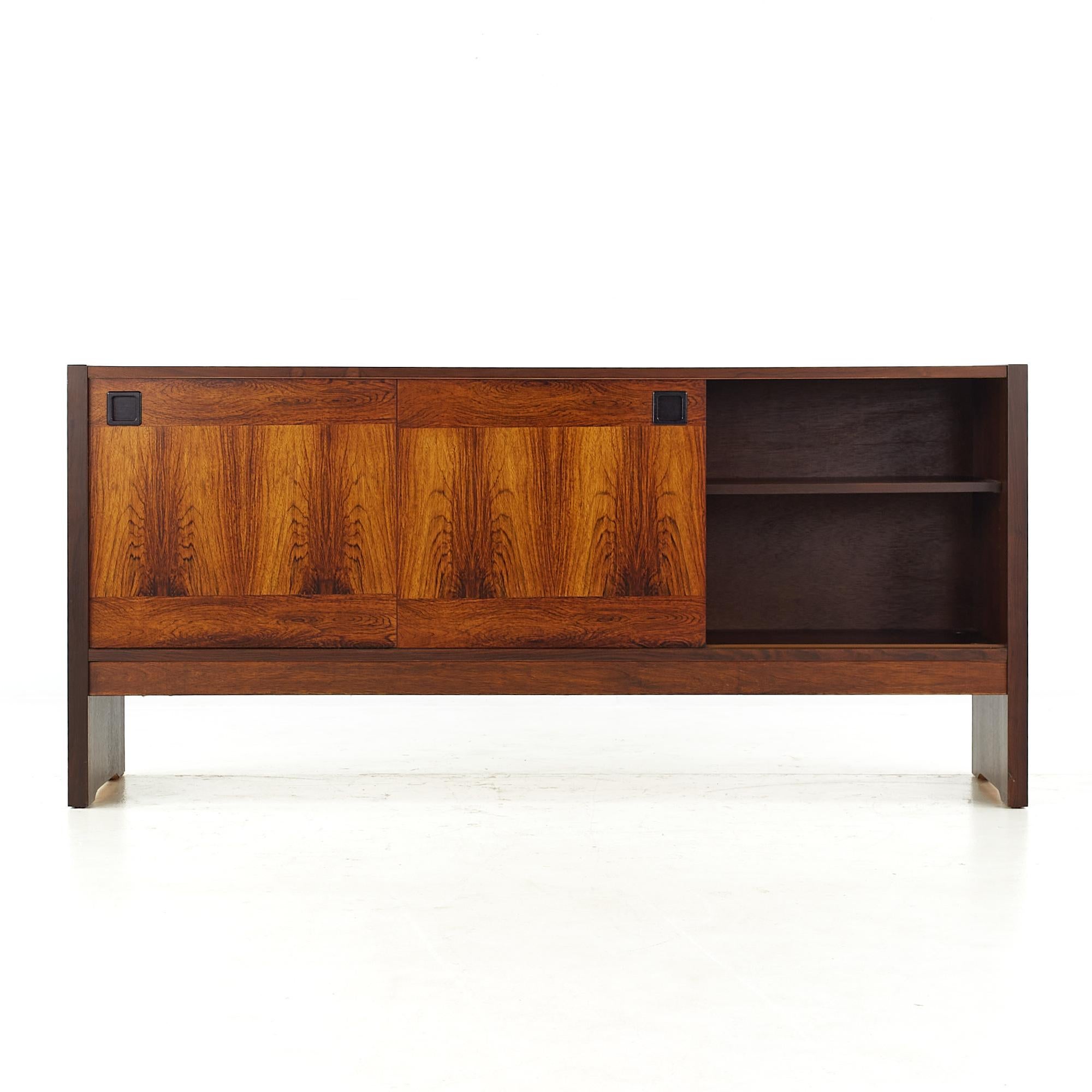 Dyrlund Style Mid-Century Rosewood Buffet and Hutch For Sale 7