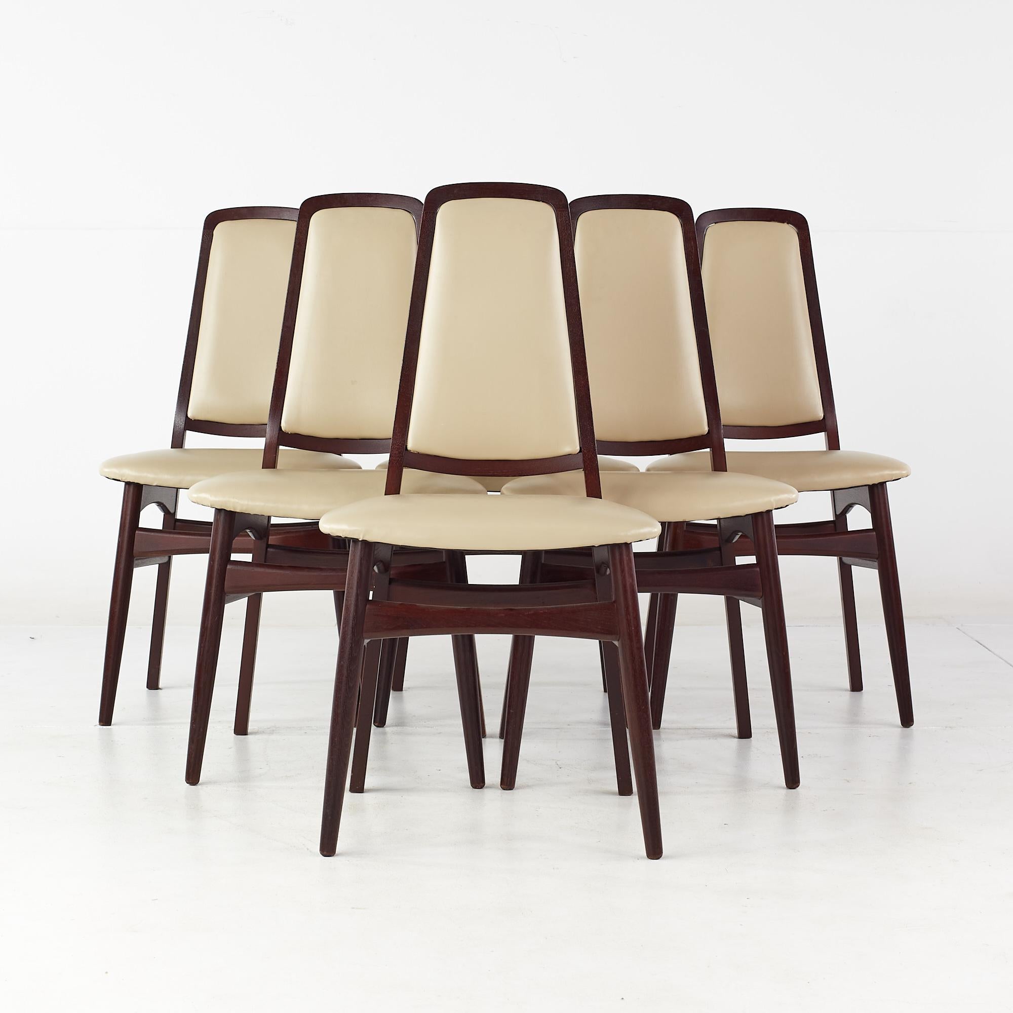 Dyrlund style mid century rosewood dining chairs - set of 6.

These chairs measure: 19 wide x 19.5 deep x 38 high, with a seat height of 19 inches.

All pieces of furniture can be had in what we call restored vintage condition. That means the