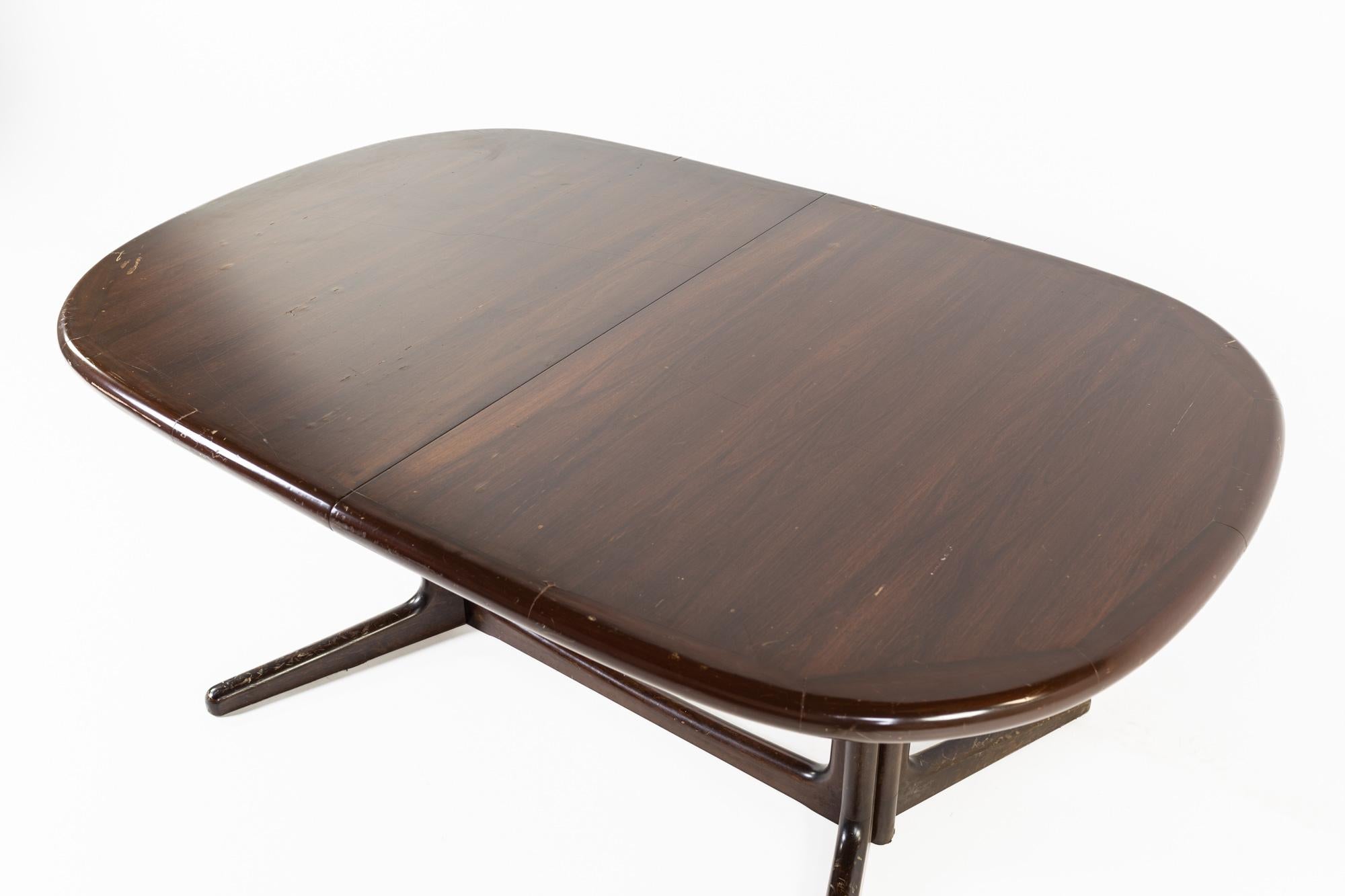 Dyrlund Style Mid Century Rosewood Dining Table In Good Condition For Sale In Countryside, IL