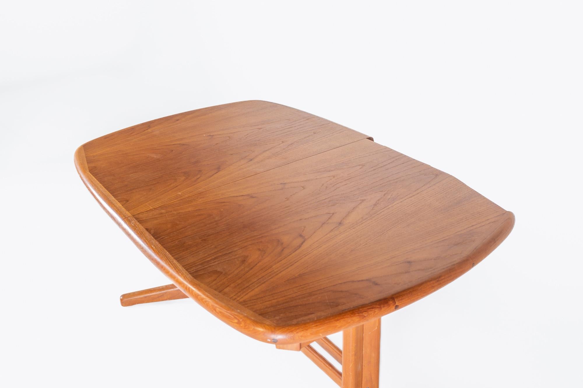 Table de salle à manger en teck du milieu du siècle dernier, style Dyrlund, à feuilles cachées Bon état - En vente à Countryside, IL