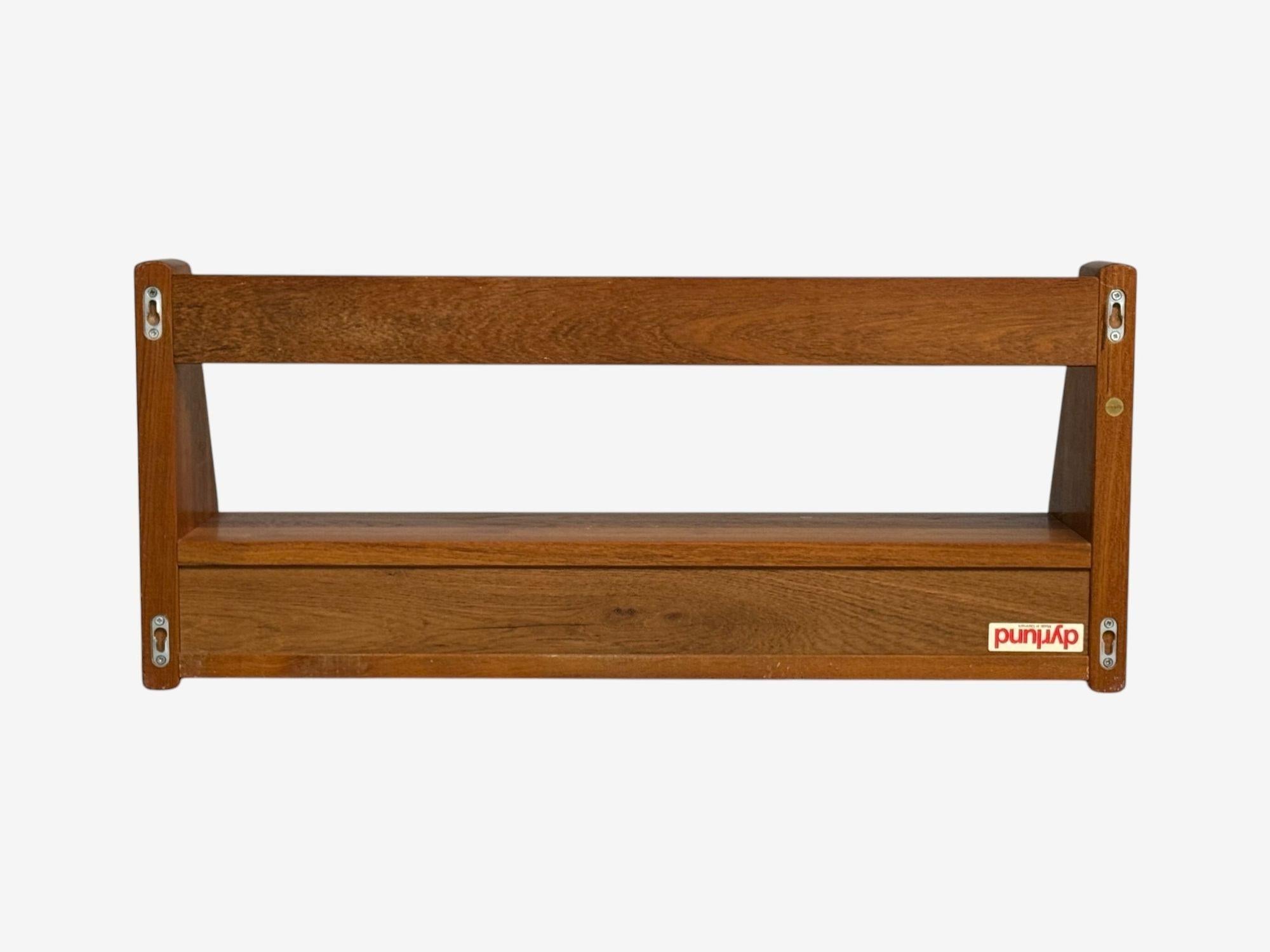 Dyrlund, moderno sueco, teca, estantería de pared, Dinamarca, años 60 mediados del siglo XX en venta