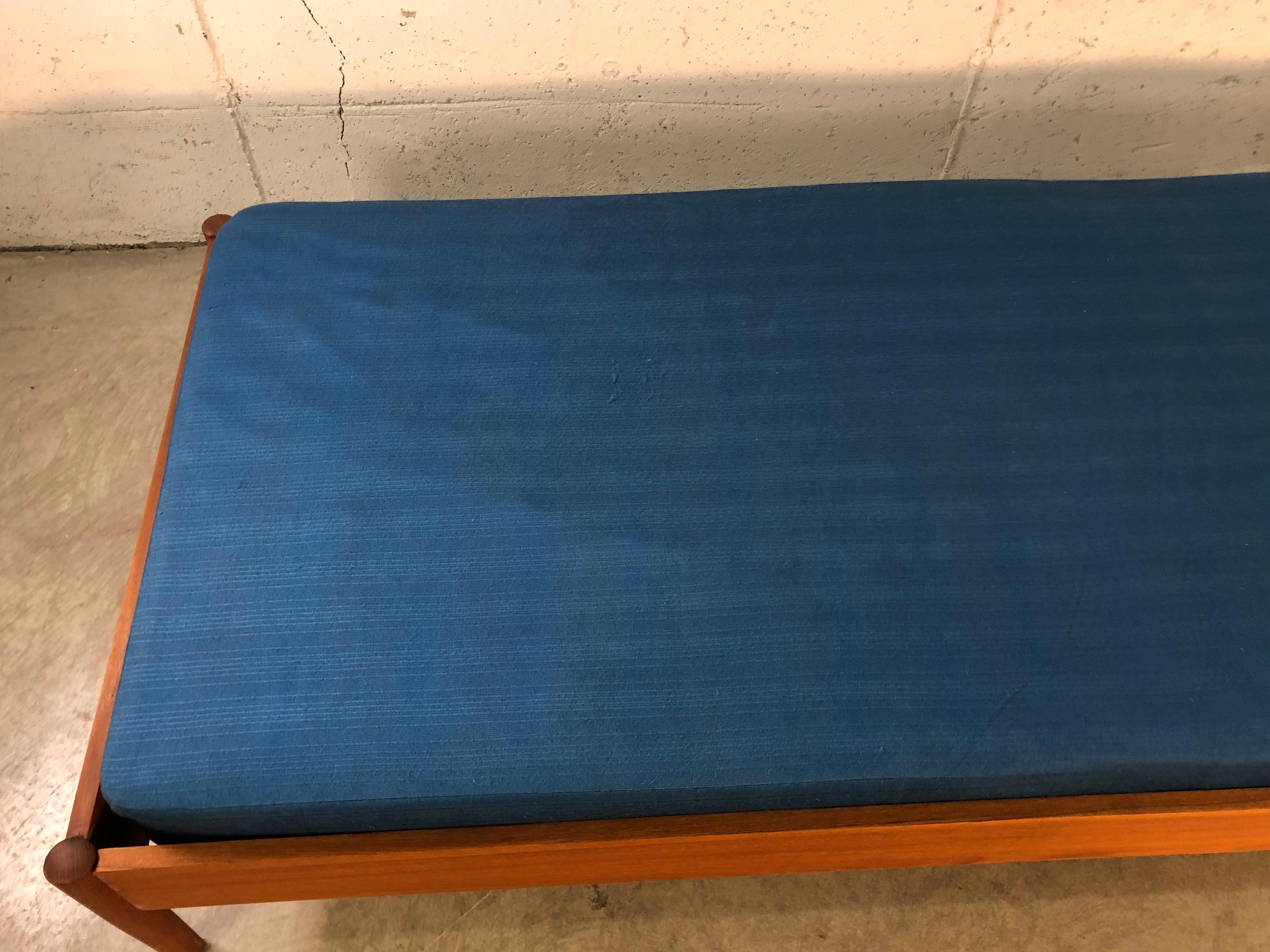 Dyrlund Teak Danish Daybed In Good Condition For Sale In Amherst, NH