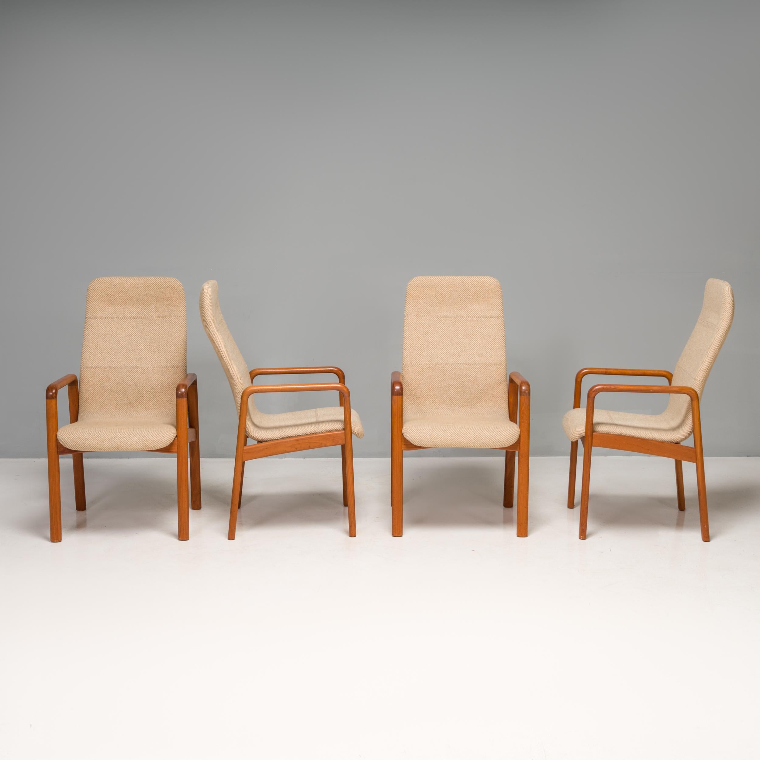 Esszimmerstühle aus Teakholz und Stoff von Dyrlund, 4er-Set (Moderne der Mitte des Jahrhunderts) im Angebot
