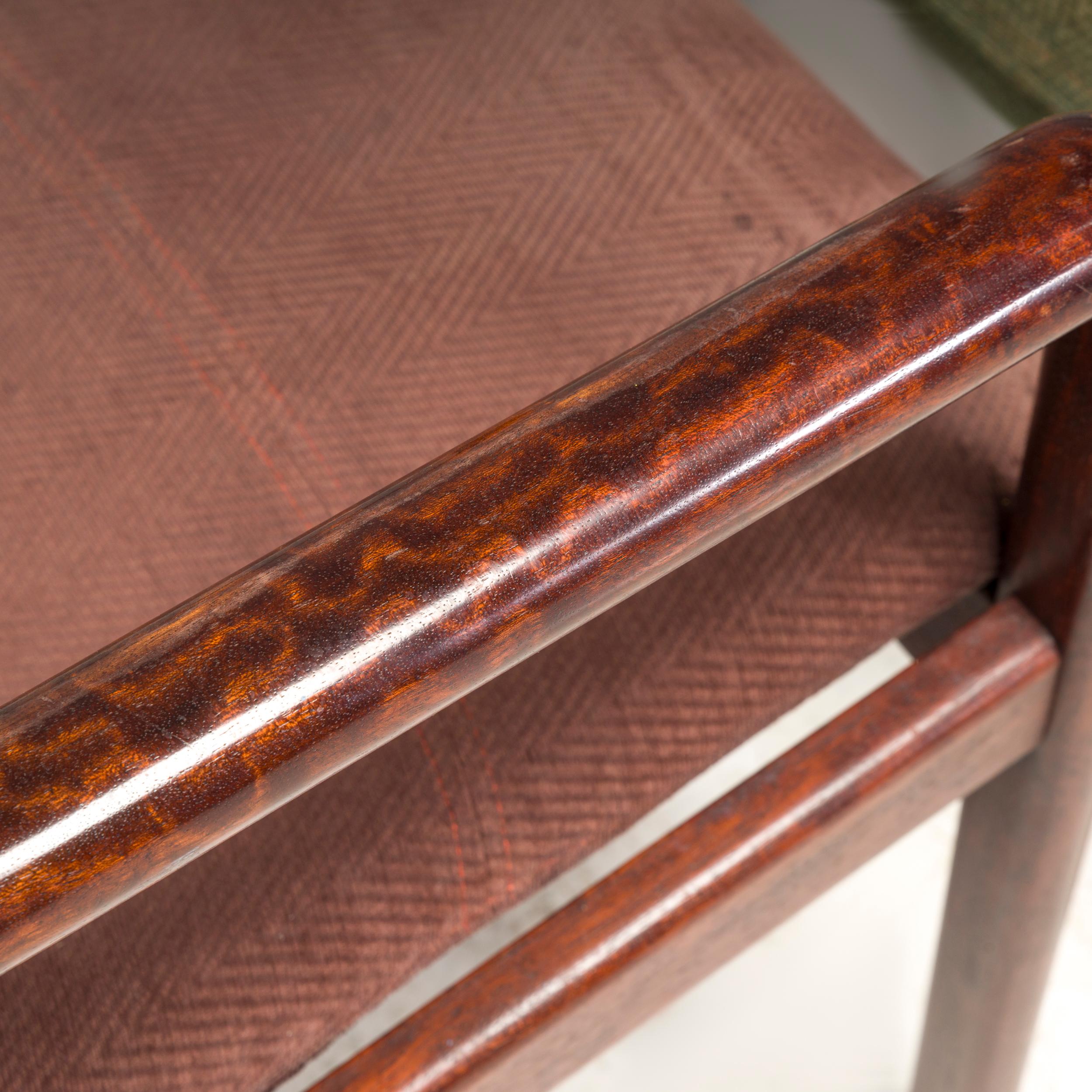 Metà XX secolo Sedia da pranzo Dyrlund in teak e tessuto verde e rosso in vendita