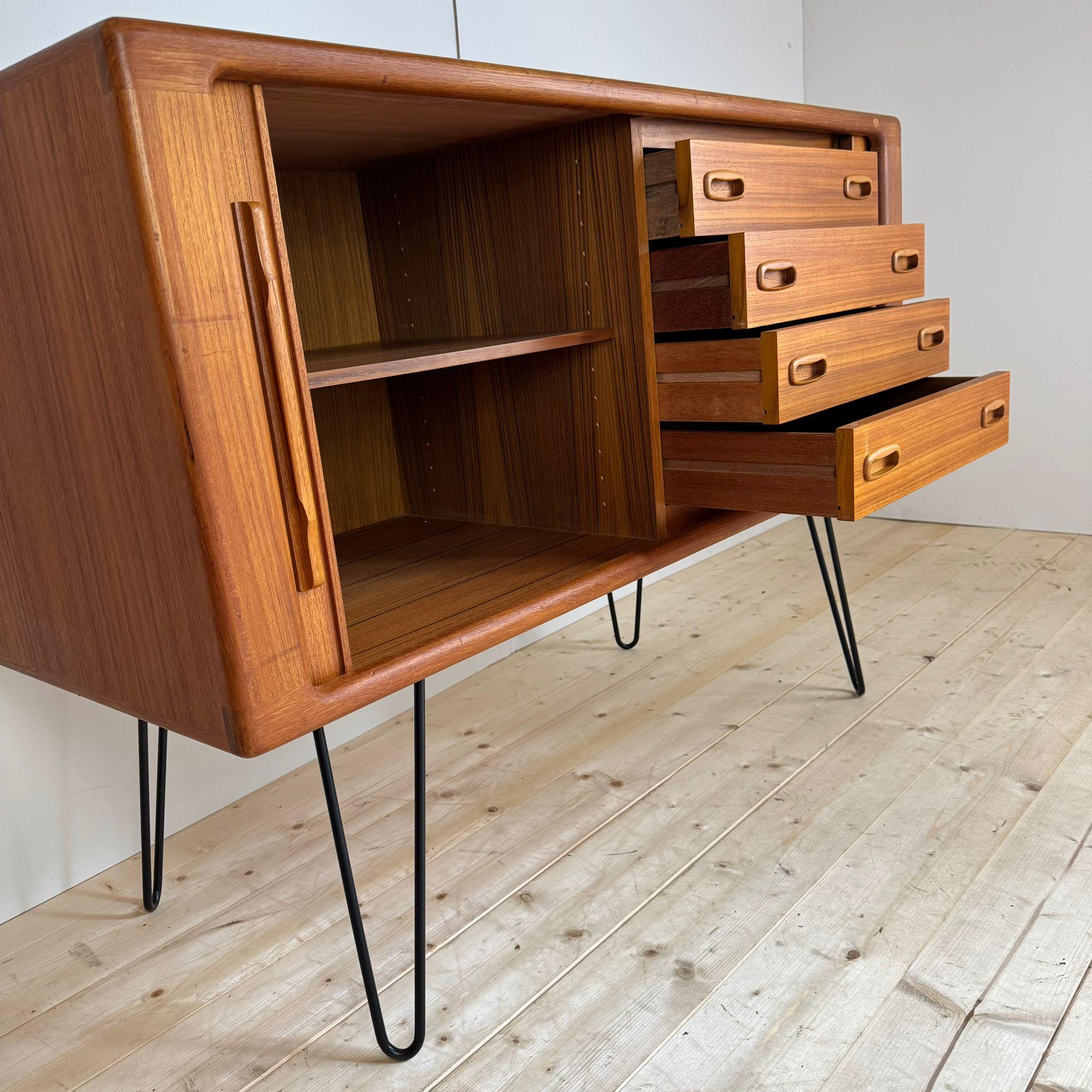 Dyrlund teak sideboard, Denmark 1960 In condizioni buone in vendita a Torino, IT
