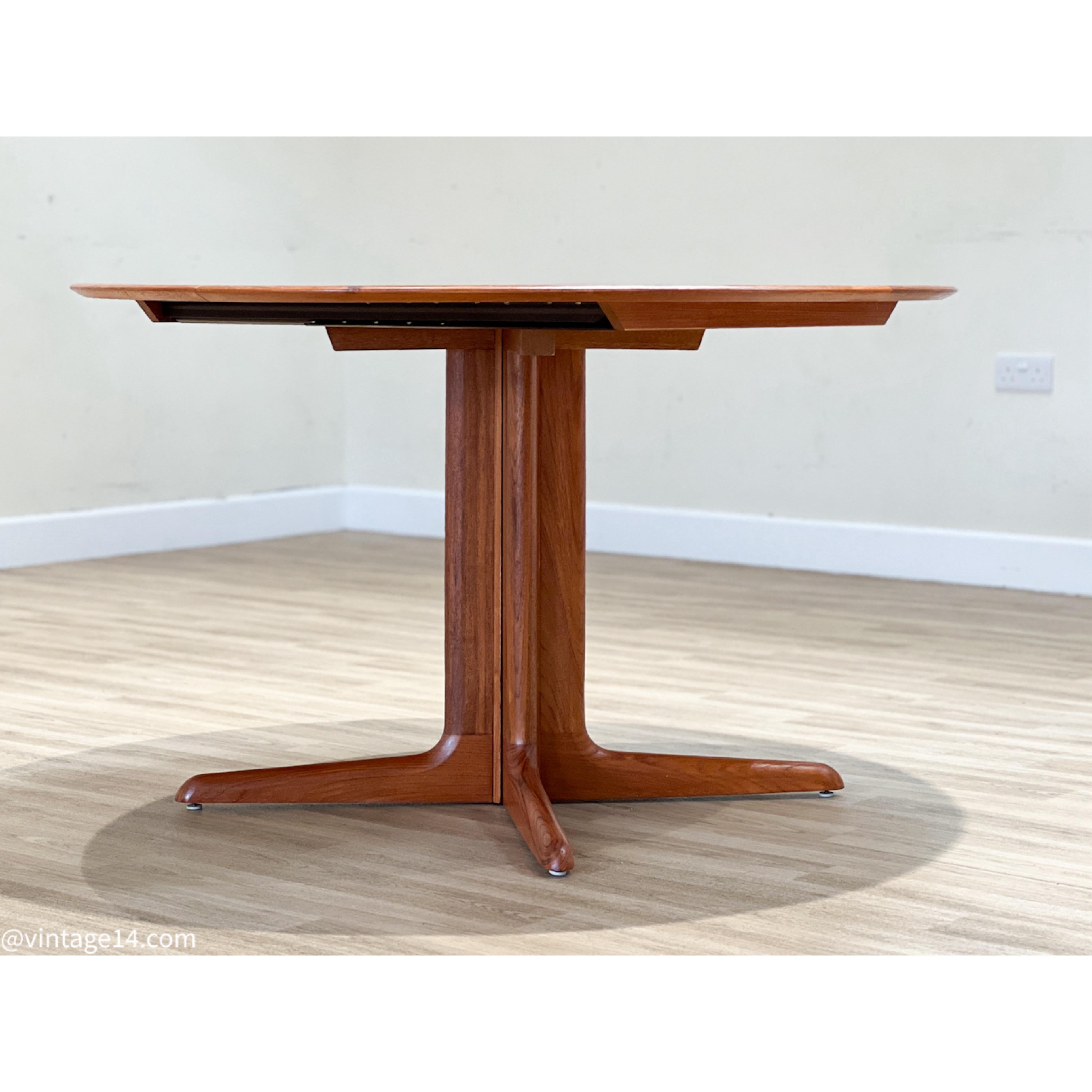 Polished Dyrlund teakwood table made in the 1960s For Sale