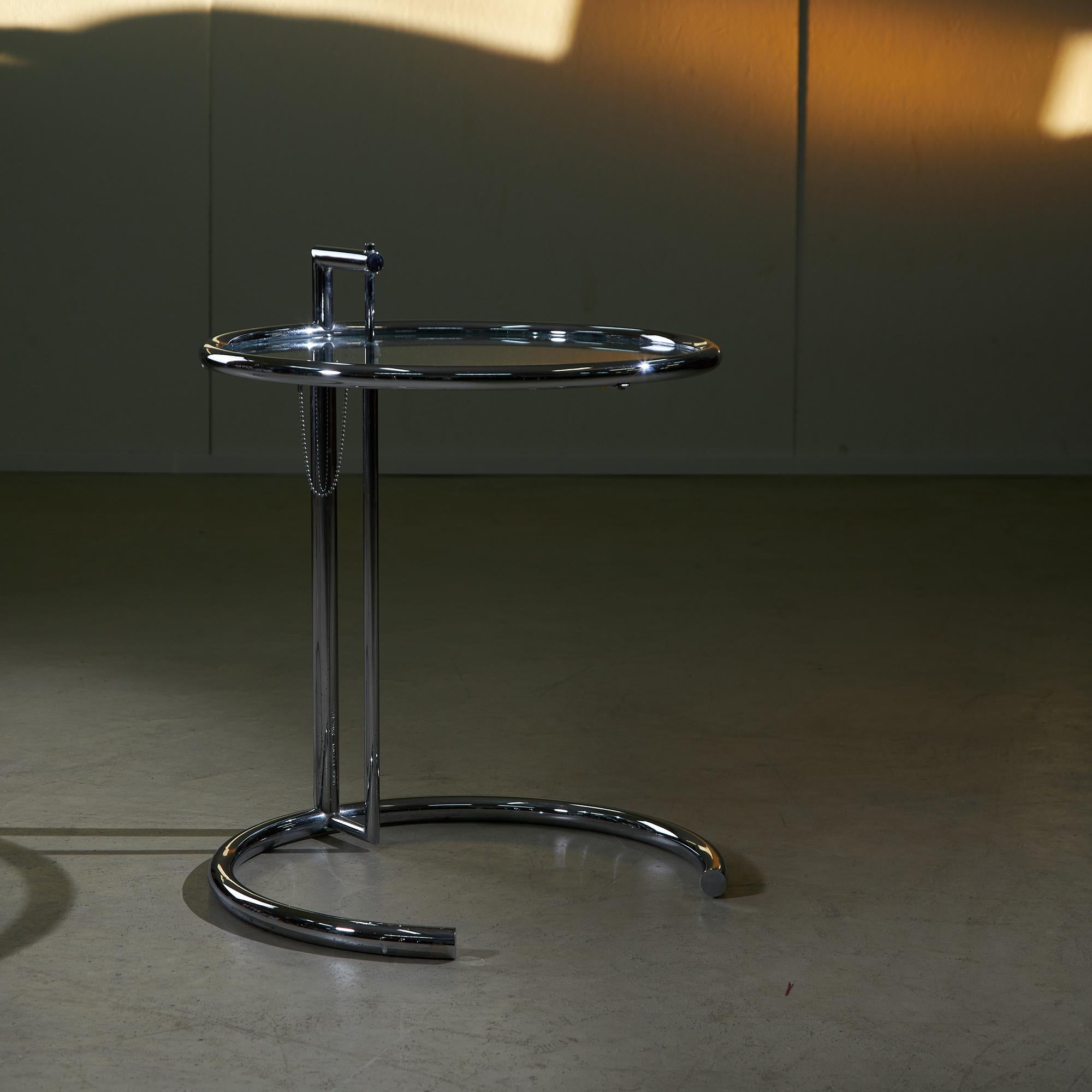 The E-1027 Adjustable Table, designed by Eileen Gray in 1927, is a key piece of modern furniture. Gray created it for her villa, E-1027, on the French Riviera. The table has a glass top and a metal base. Its height can be adjusted, allowing it to