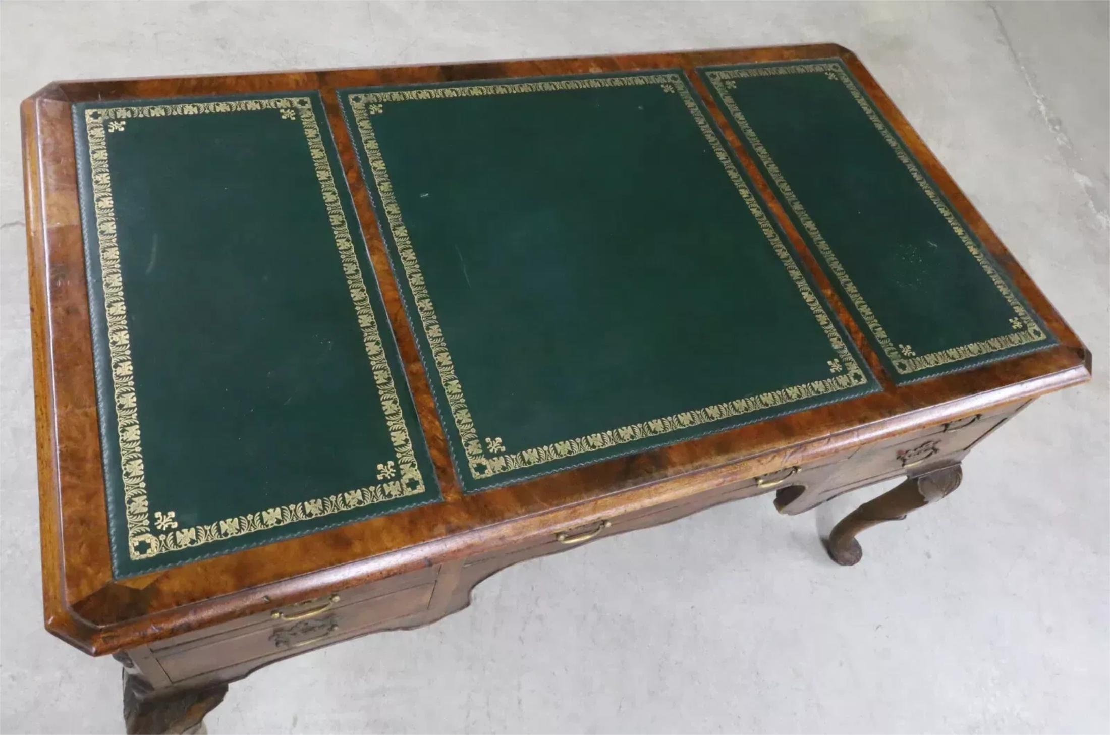 E. 1900s Antike Englisch, Nussbaum, Leder oben, London, Maple & Co, Schreibtisch! (Sonstiges) im Angebot