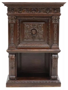 E. Antiquités de 1900, à l'avant, en style italien renaiss. Cabinet en noyer sculpté de style néo-révolutionnaire !