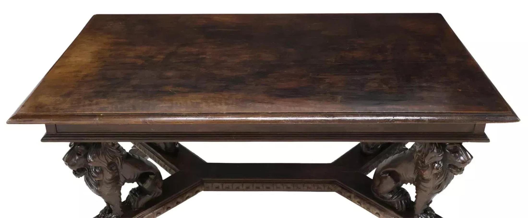 E. 1900s Lions, Italian Renaissance Revival, Carved, Walnut Extension Table! In Good Condition For Sale In Austin, TX