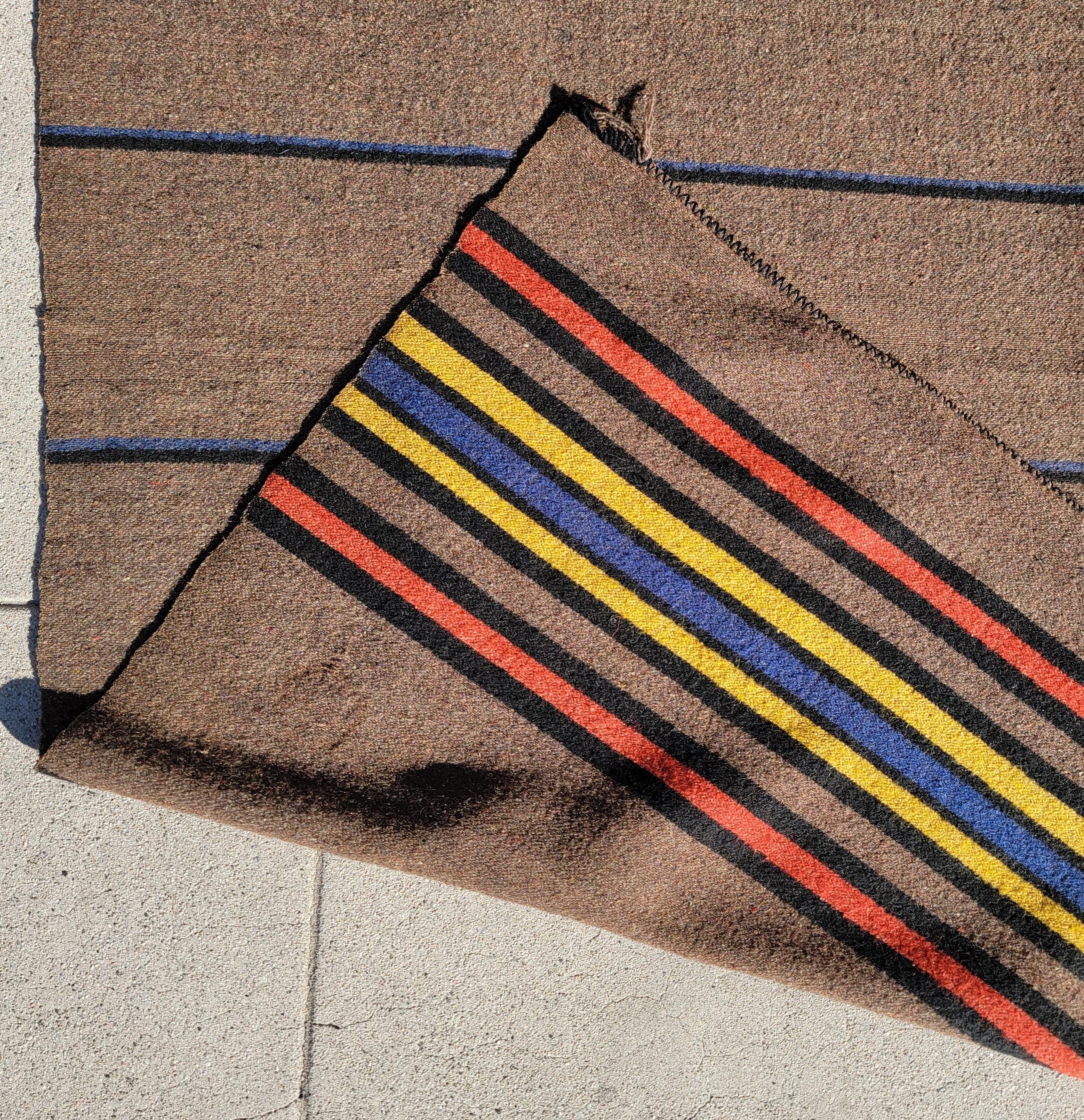 E. Couverture rayée en laine du 20e siècle Bon état - En vente à Los Angeles, CA