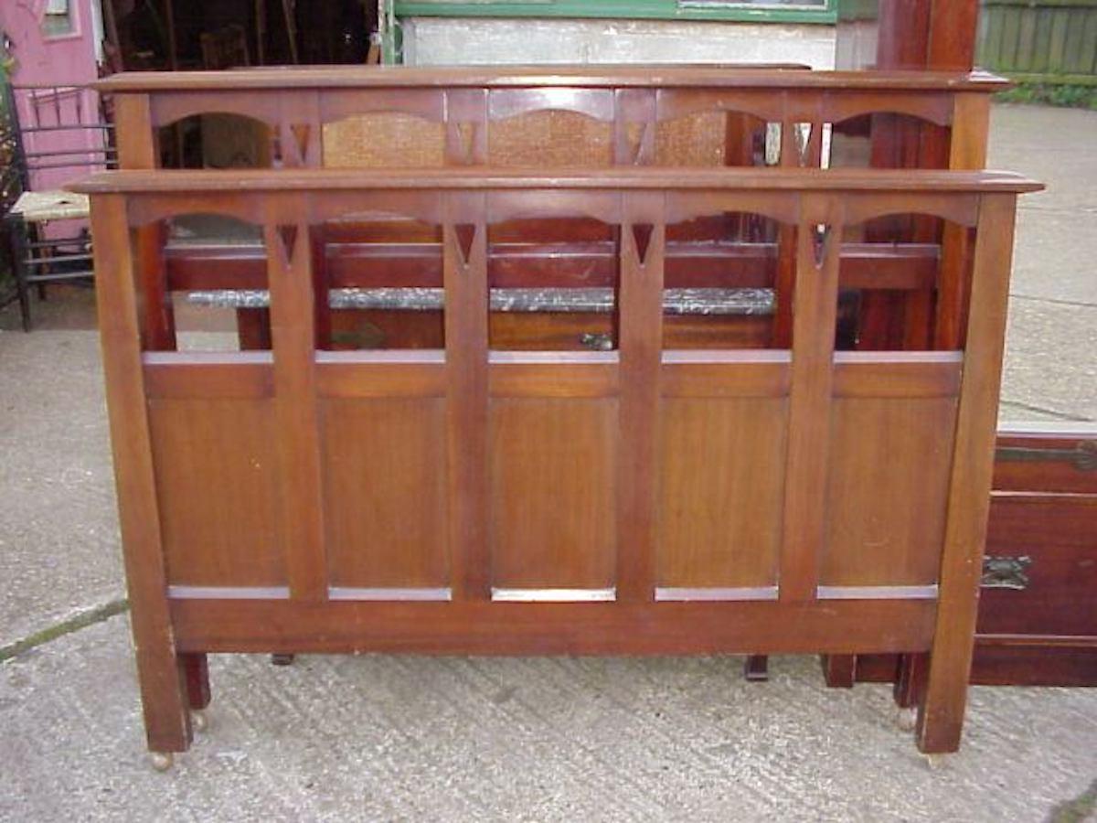 Early 20th Century E A Taylor Attr Wylie & Lochhead Arts & Crafts Four-Piece Mahogany Bedroom Suite For Sale