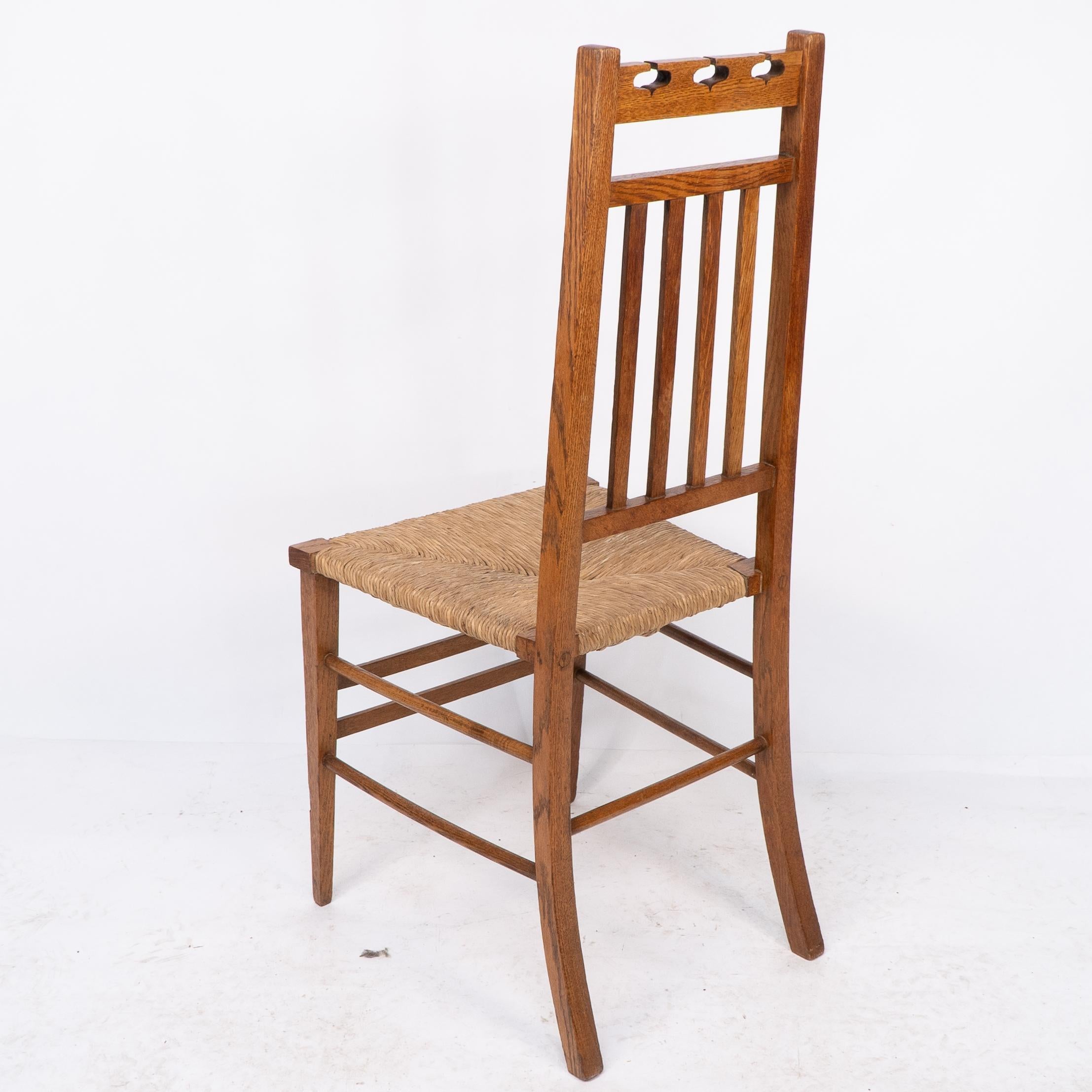 E A Taylor attribué à Wylie & Lochhead. Paire de chaises d'appoint Arts & Crafts en vente 7