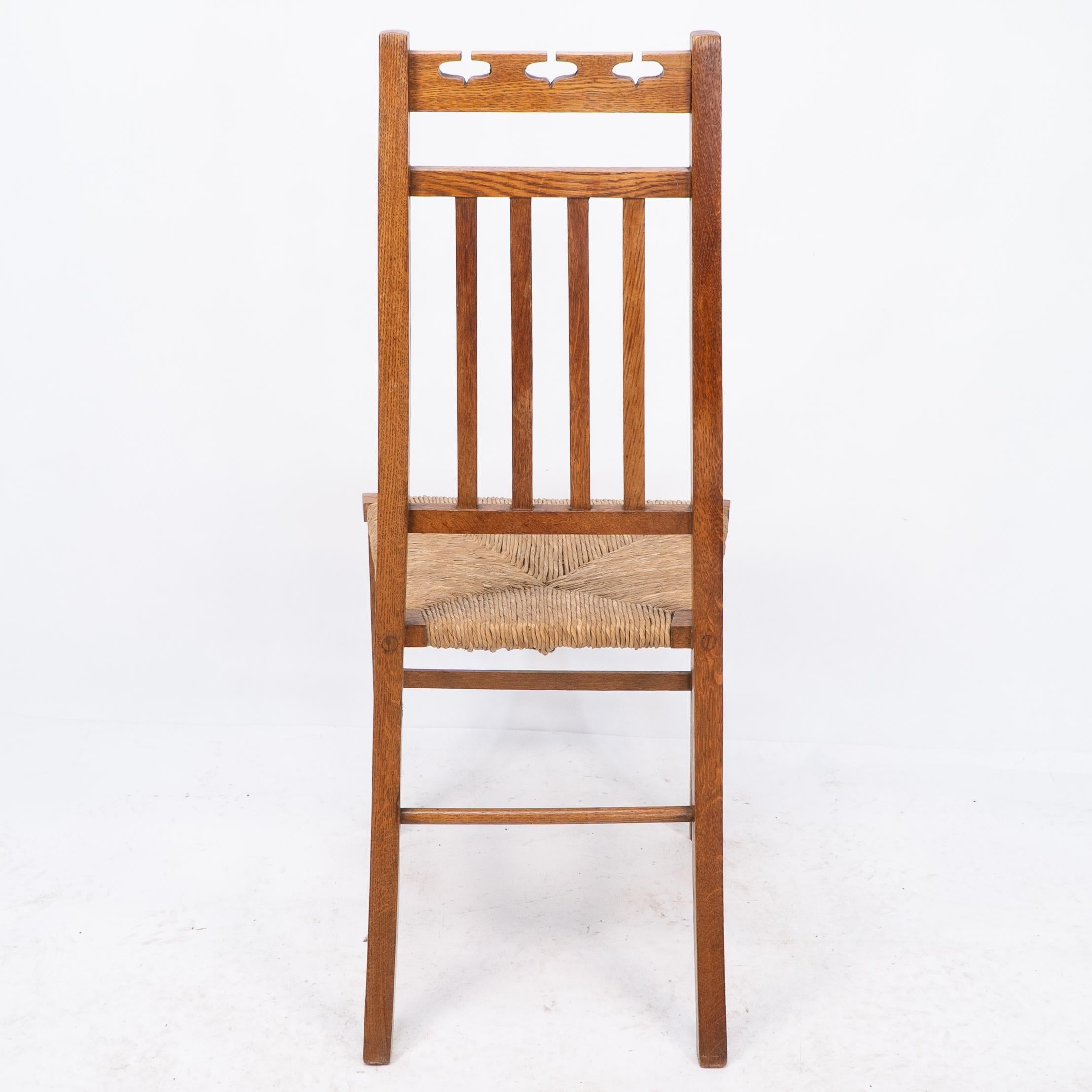 E A Taylor attribué à Wylie & Lochhead. Paire de chaises d'appoint Arts & Crafts en vente 8