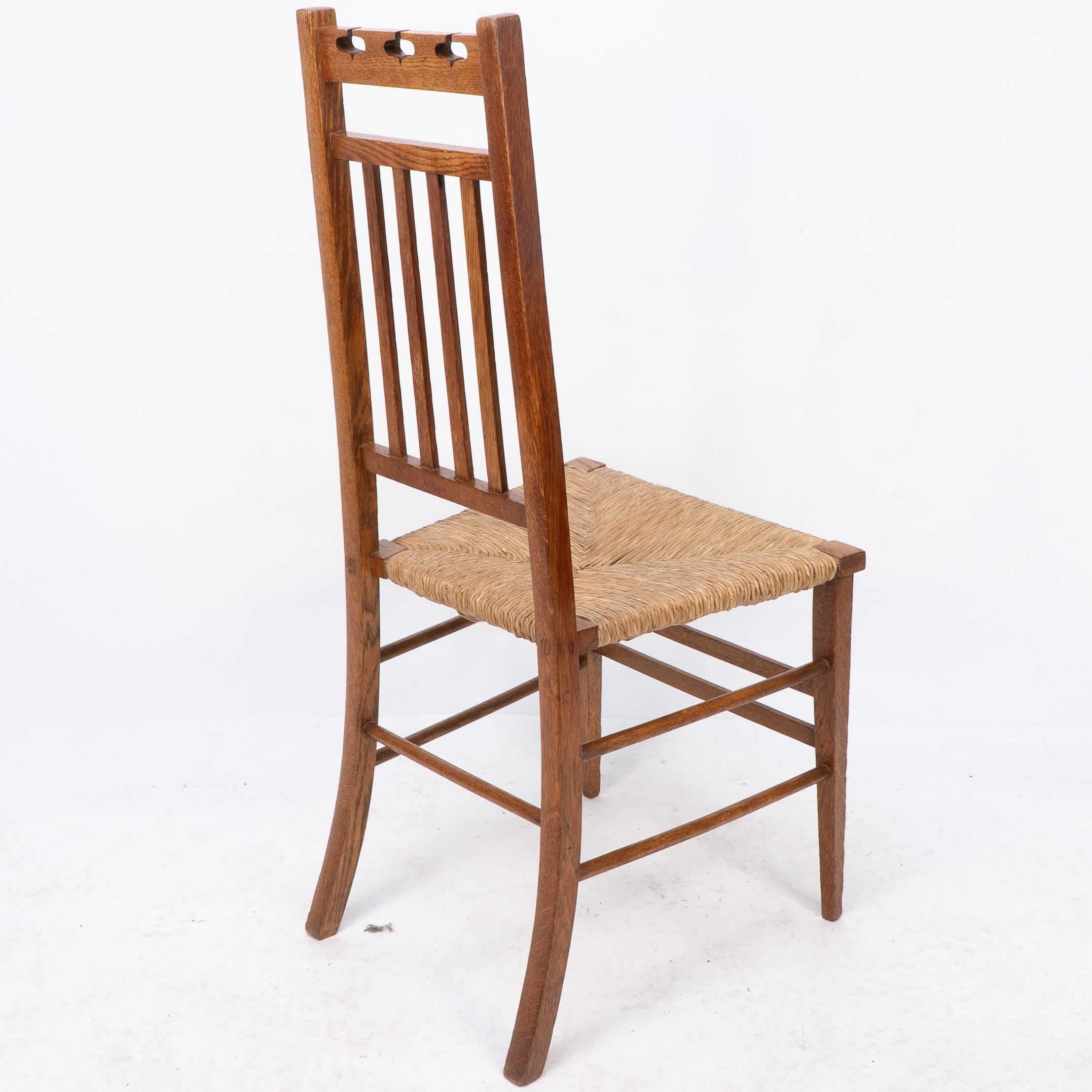 E A Taylor attribué à Wylie & Lochhead. Paire de chaises d'appoint Arts & Crafts en vente 9
