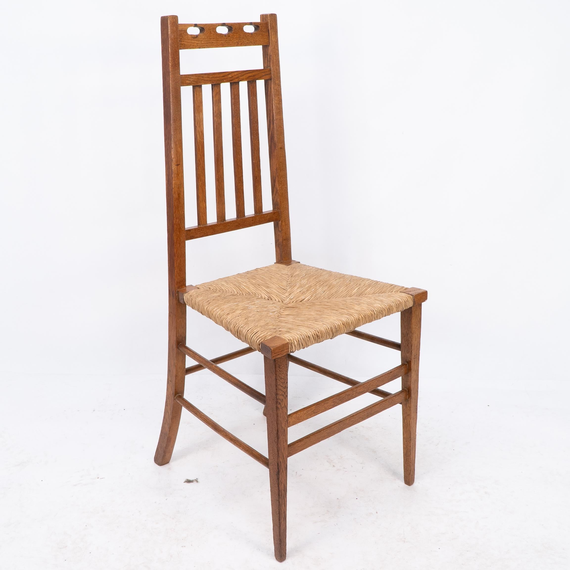 Arts and Crafts E A Taylor attribué à Wylie & Lochhead. Paire de chaises d'appoint Arts & Crafts en vente