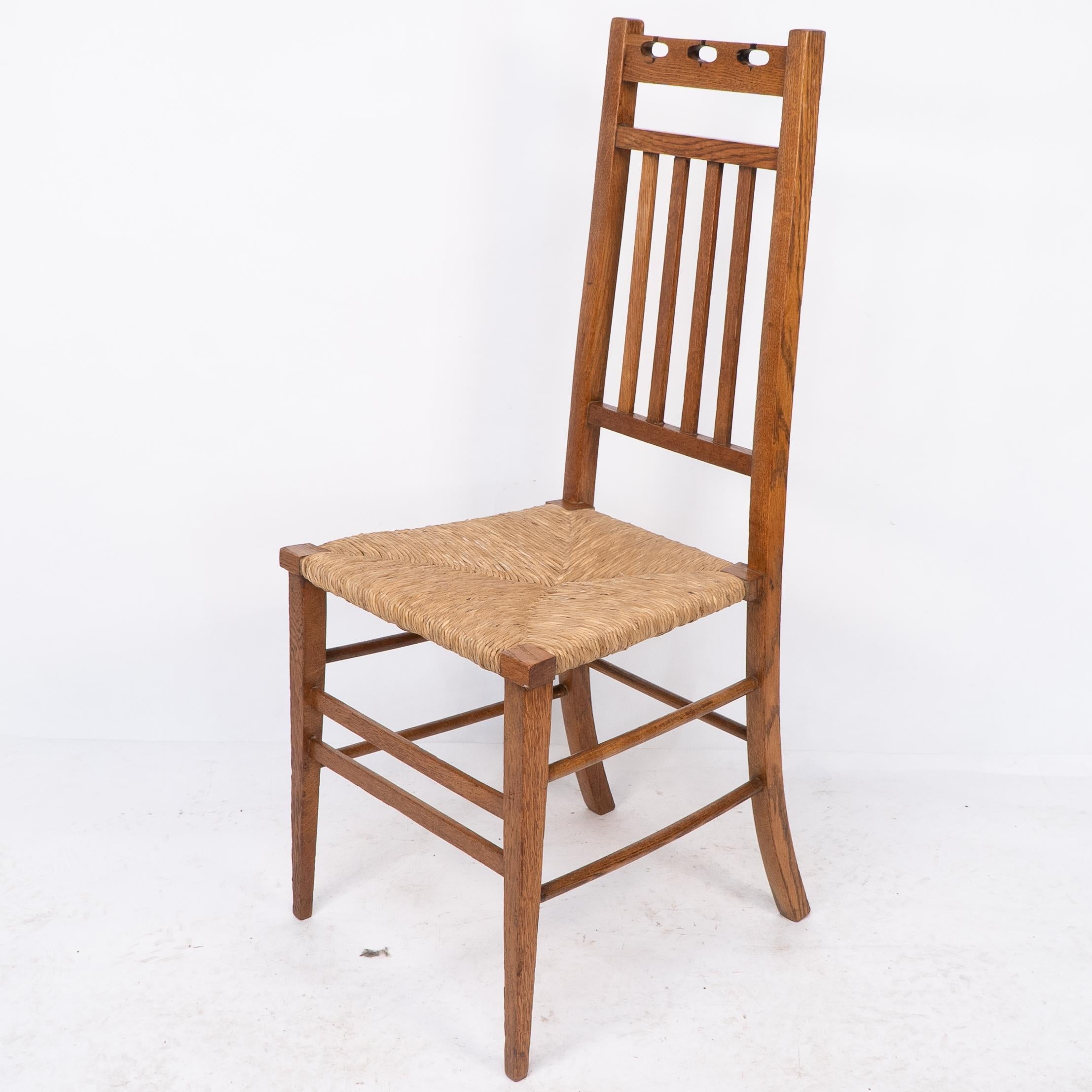 Fait main E A Taylor attribué à Wylie & Lochhead. Paire de chaises d'appoint Arts & Crafts en vente