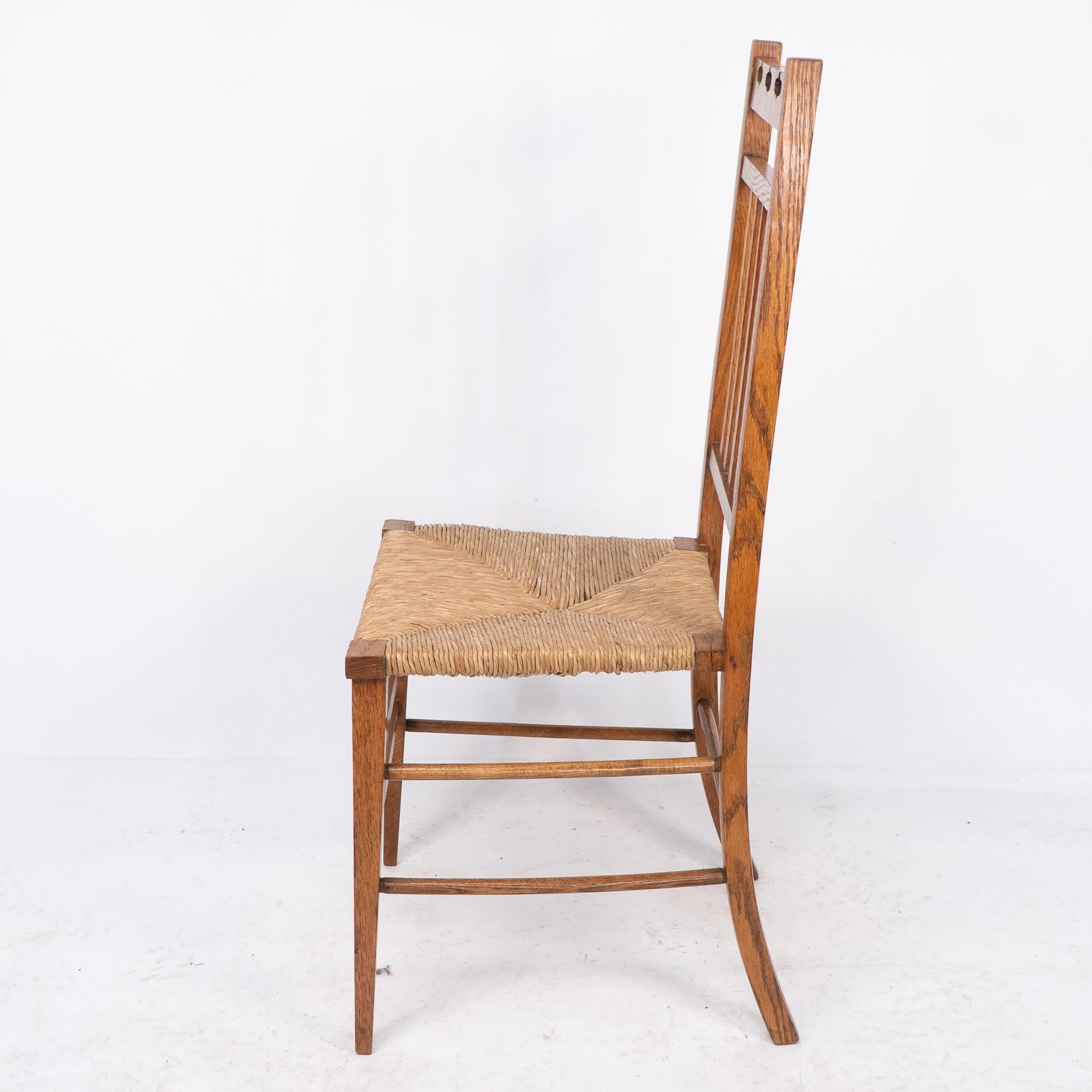 E A Taylor attribué à Wylie & Lochhead. Paire de chaises d'appoint Arts & Crafts Bon état - En vente à London, GB