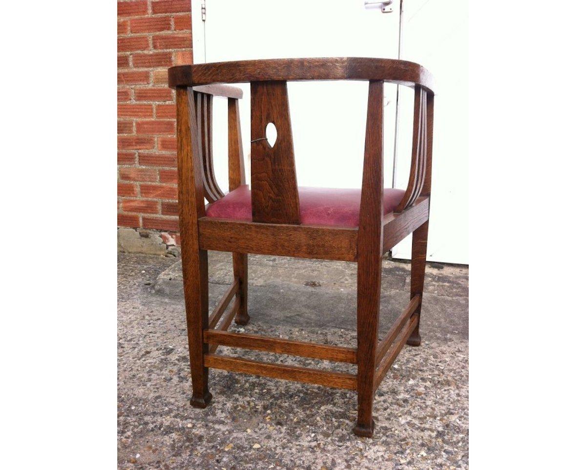 E A Taylor Attributed, a Good Stylish Arts & Crafts Oak Tub Chair For Sale 5