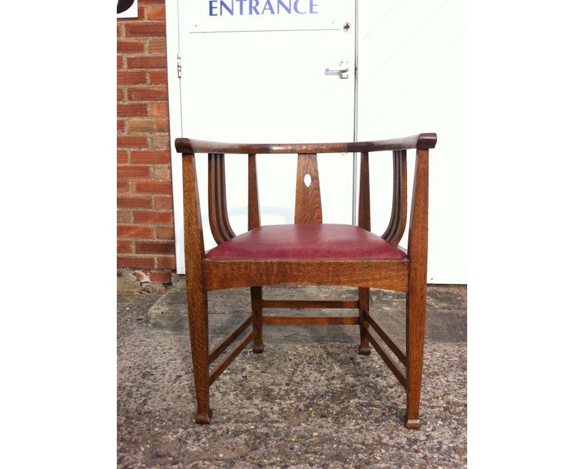 British E A Taylor Attributed, a Good Stylish Arts & Crafts Oak Tub Chair For Sale