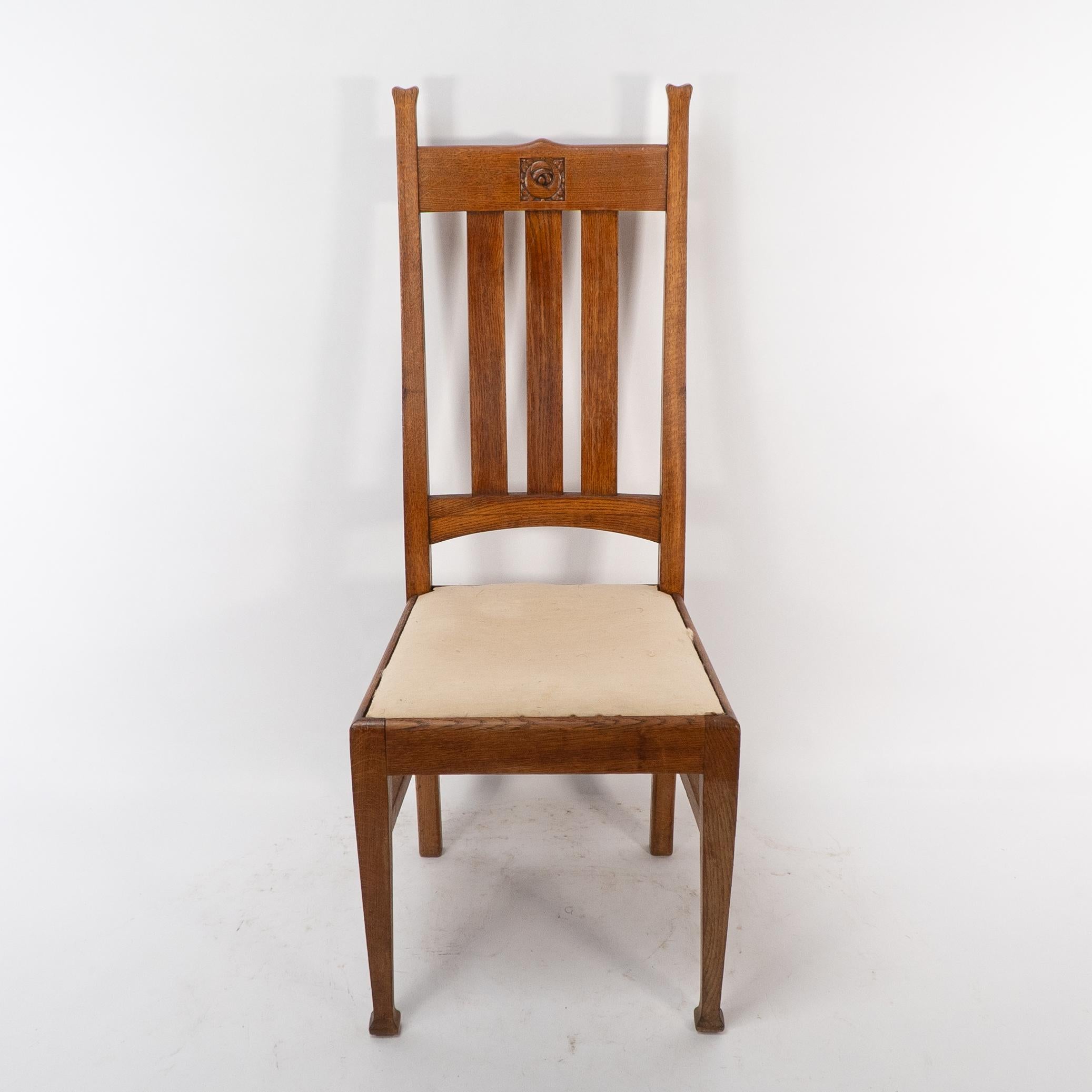 E A Taylor for Wylie & Lochhead. A set of four Arts and Crafts oak dining chairs In Good Condition For Sale In London, GB