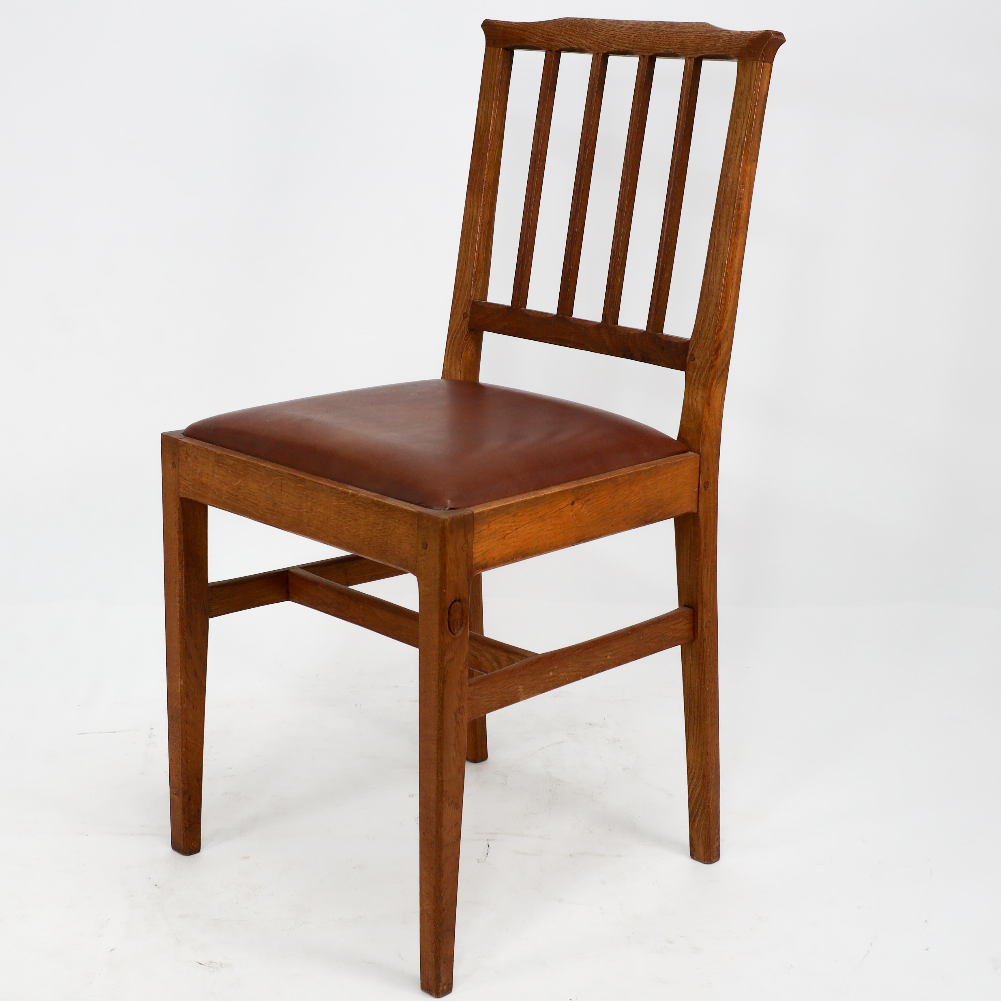 E Barnsley para la Oficina de Industrias Rurales Seis sillas de comedor Arts & Crafts de roble Inglés en venta