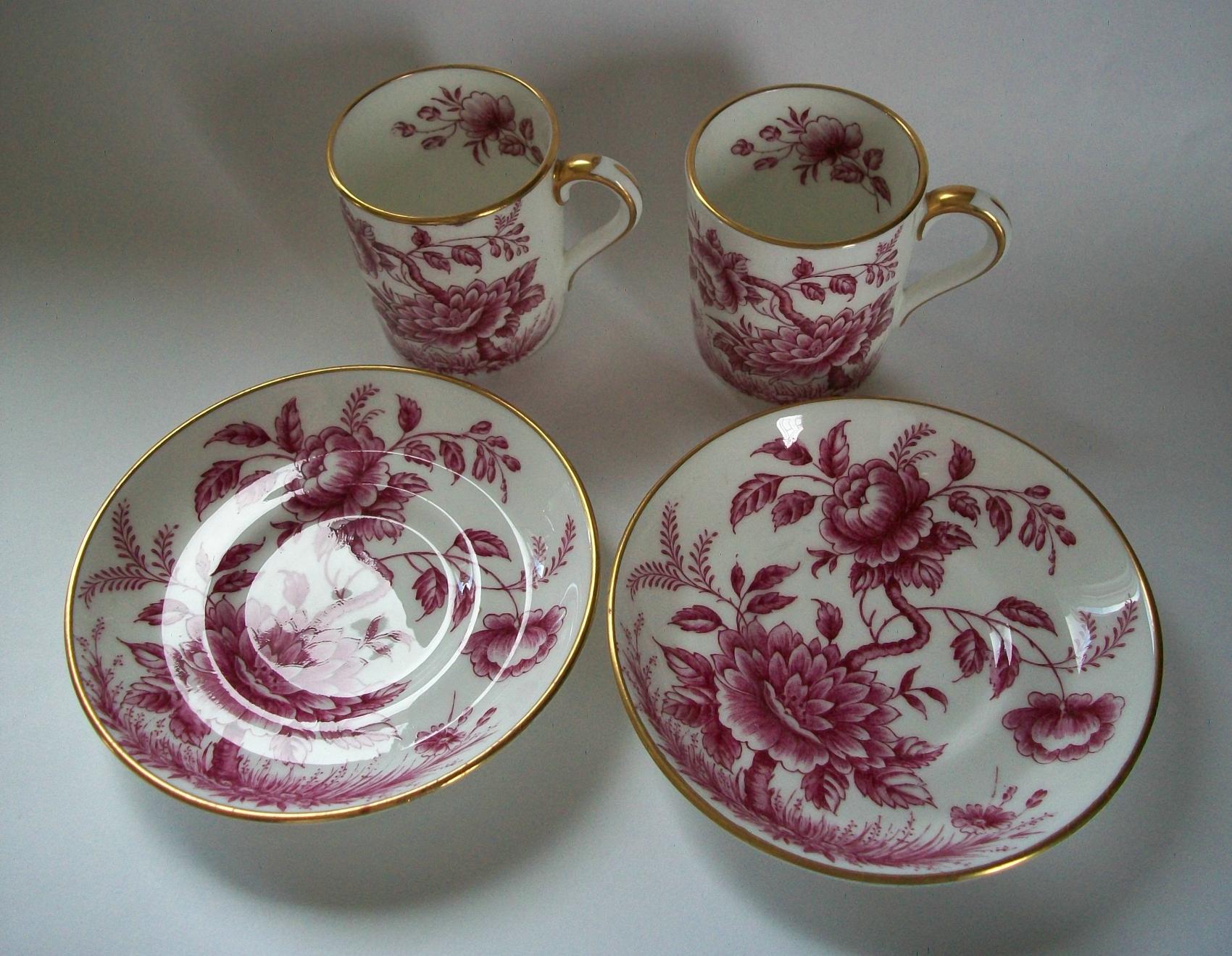 E. Brain & Co, 'Peony', Foley Demitasse Cups & Saucers, Reino Unido, hacia la década de 1950 en Bueno estado para la venta en Chatham, ON
