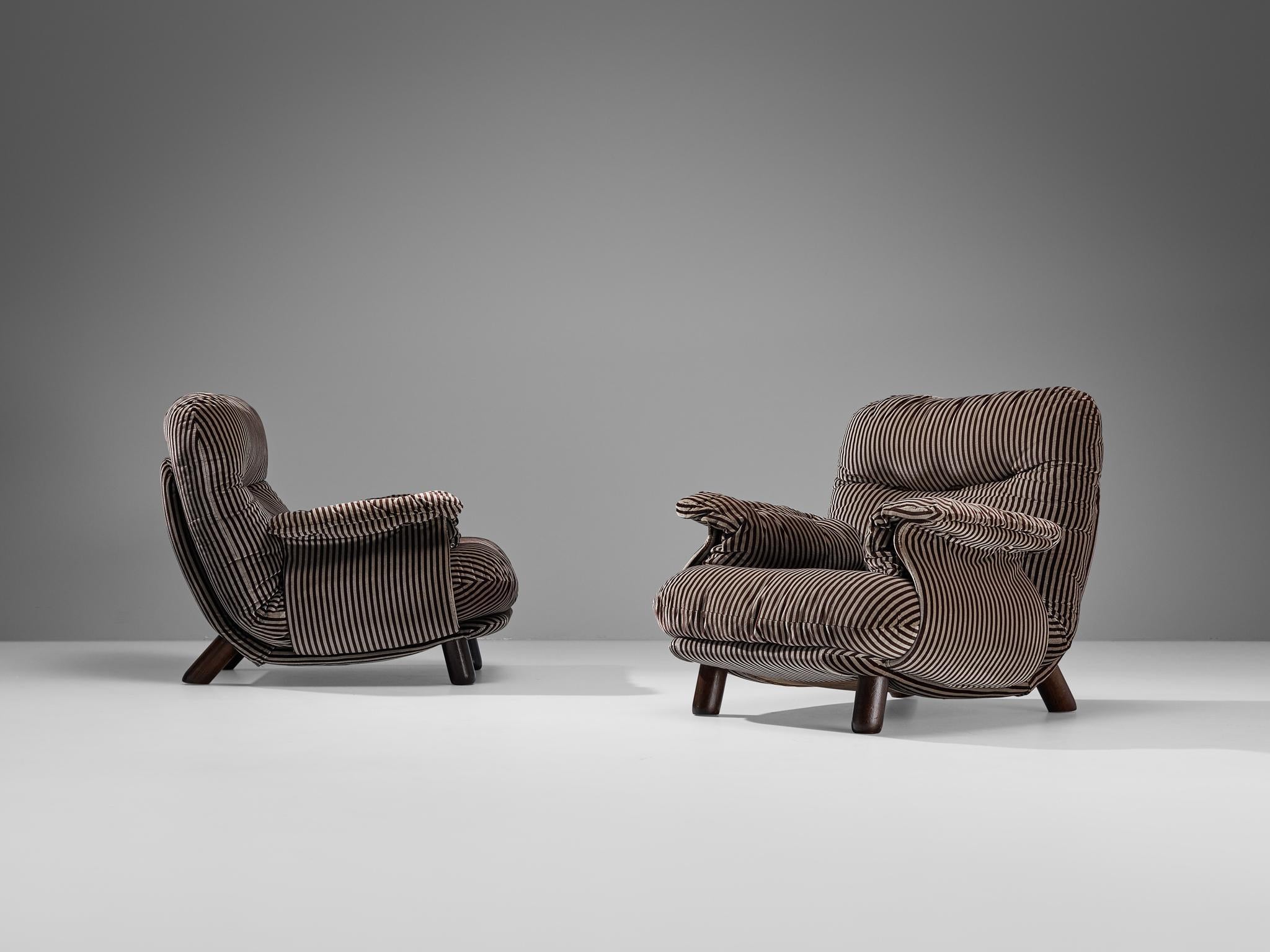 Late 20th Century E. Cobianchi for Insa Pair of Lounge Chairs with Ottoman 