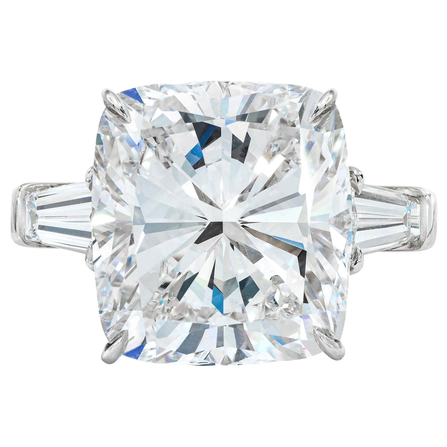 E COLOR FLAWLESS GIA zertifizierter 5 Karat Ring mit konisch zulaufenden Baguette-Diamanten im Kissenschliff