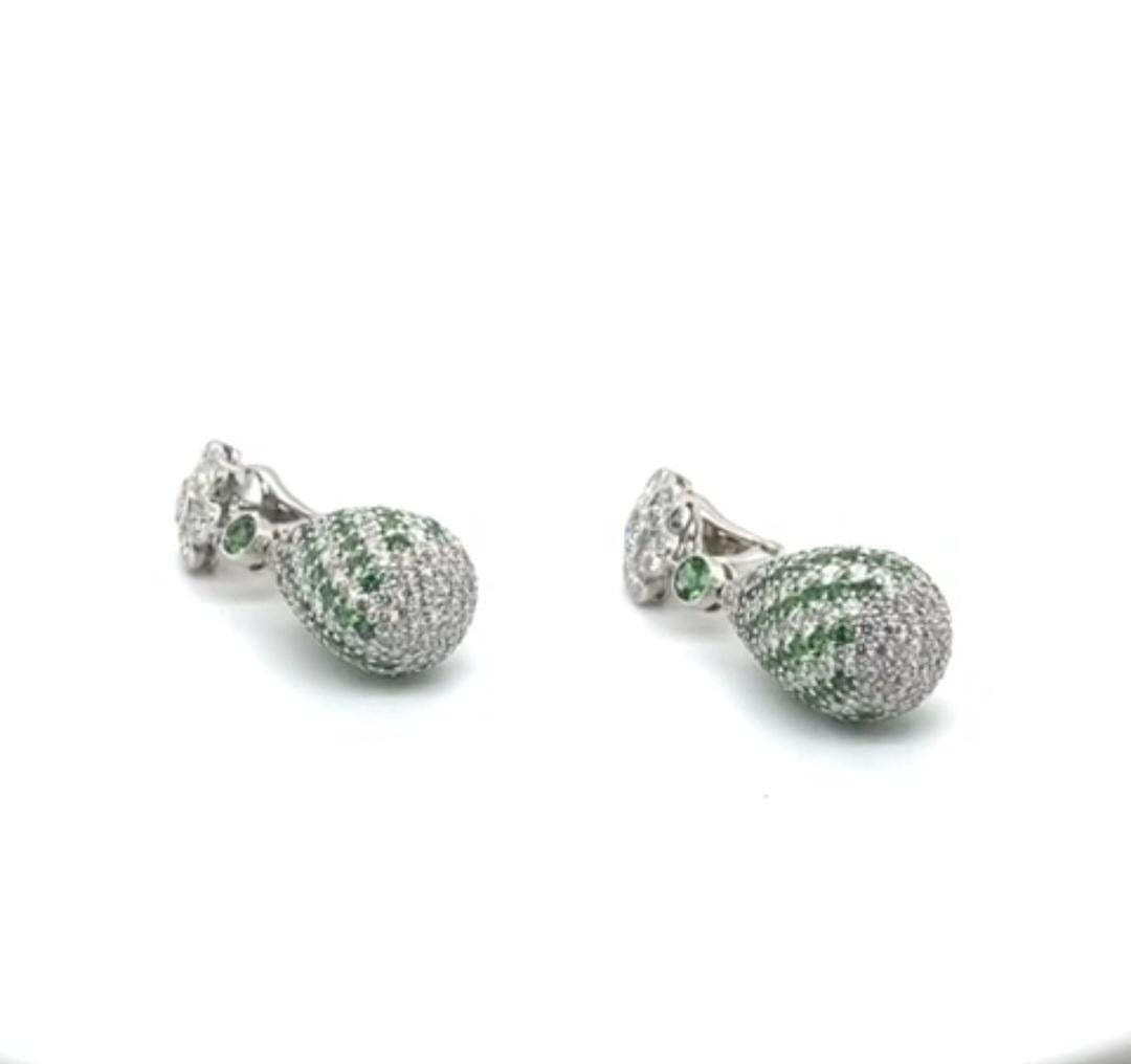 E-DDTS, Detachable Pear Shape Dome Drop Earrings with Diamond & Tsavorite In New Condition For Sale In New York, NY