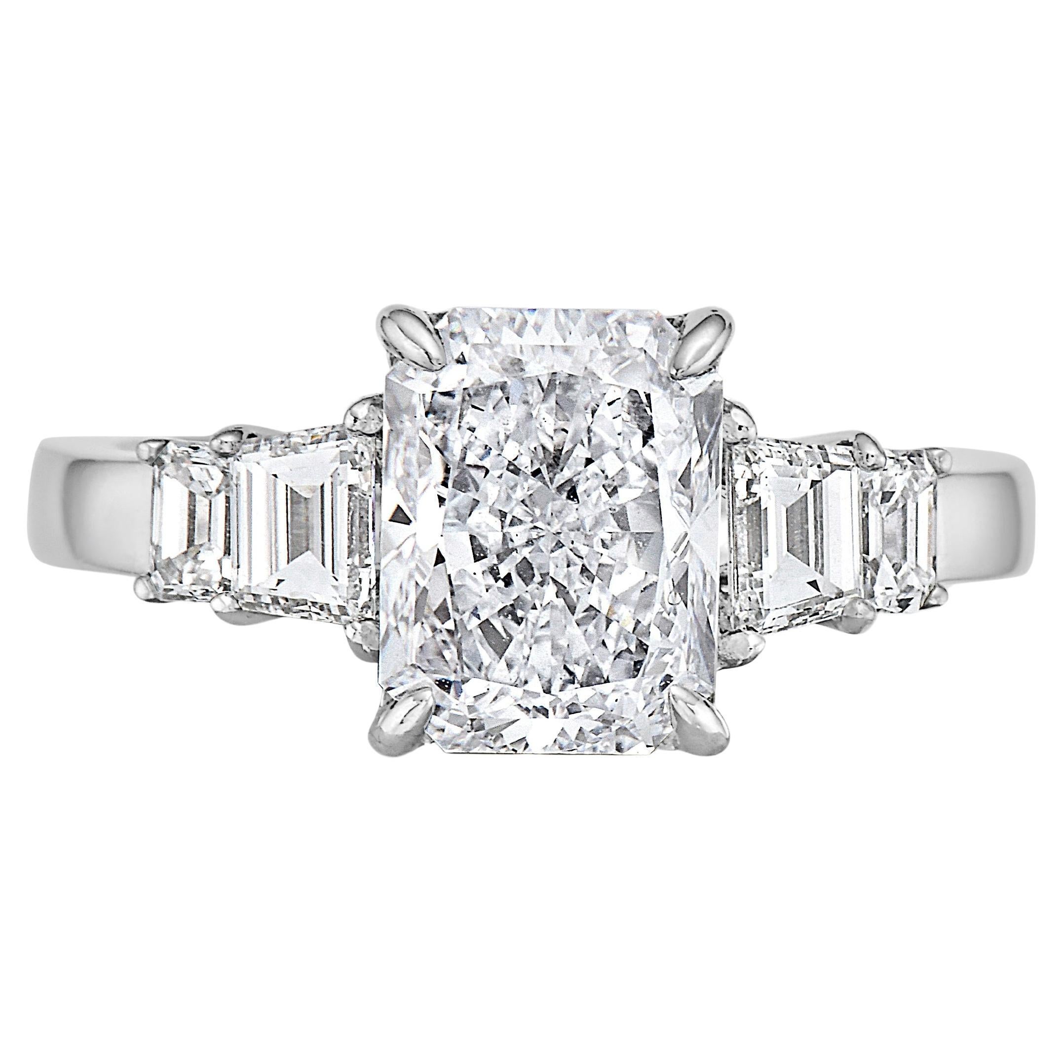 Ring aus 18 Karat Weißgold mit E-Diamant im Diamantschliff VVS1 und weißem Diamanten - GIA: 6204562589 im Angebot