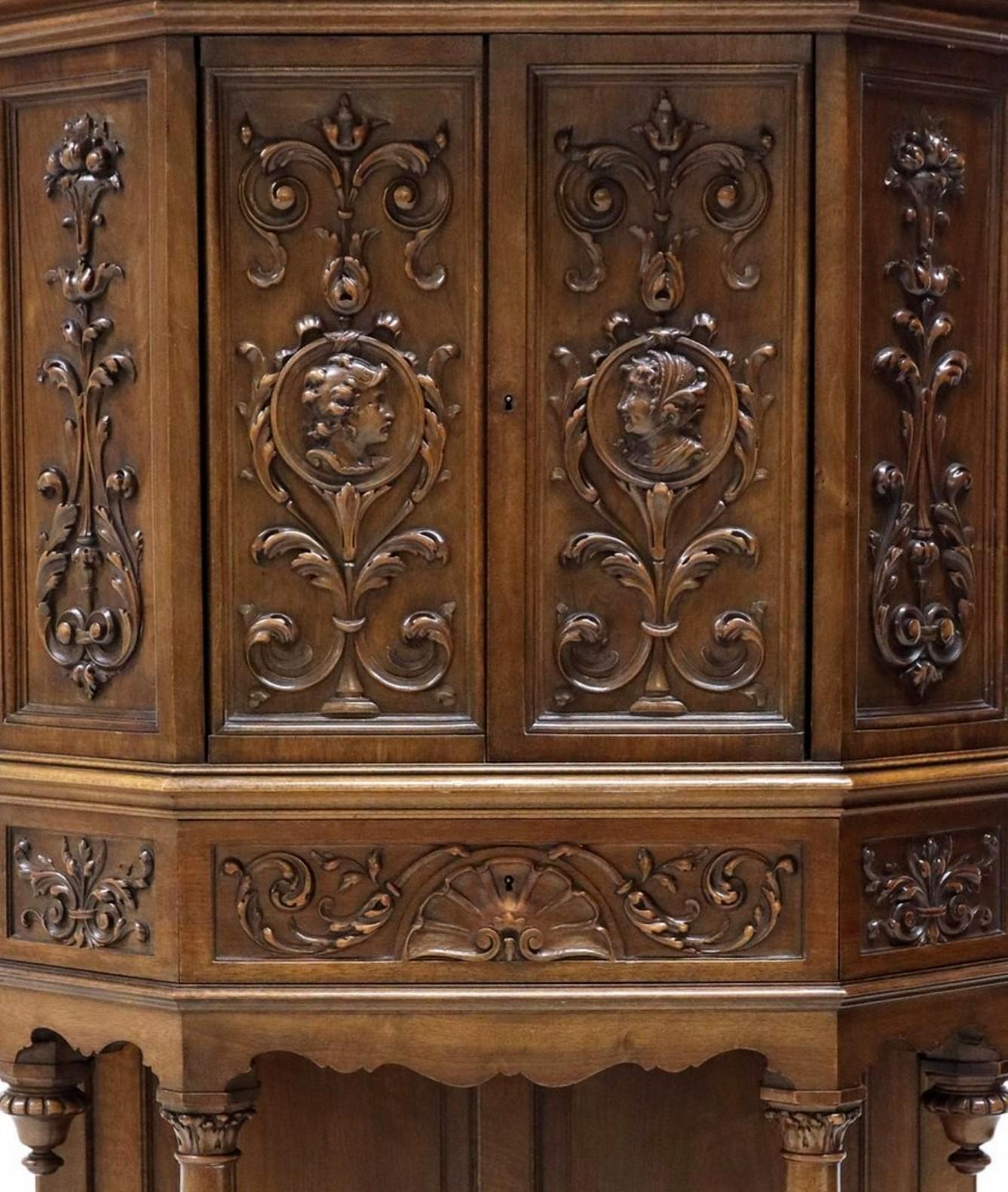 E. Dienst & Fils Paris French Renaissance Revival Antique Credence Cupboard im Zustand „Gut“ im Angebot in Forney, TX