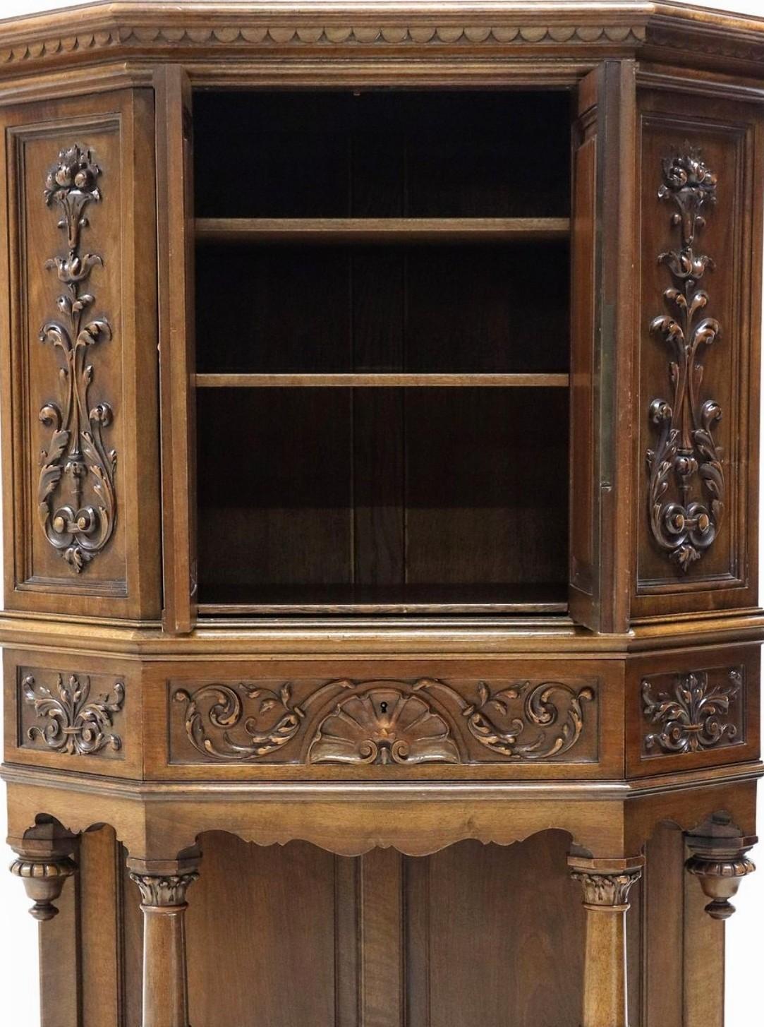 E. Dienst & Fils Paris French Renaissance Revival Antique Credence Cupboard (19. Jahrhundert) im Angebot