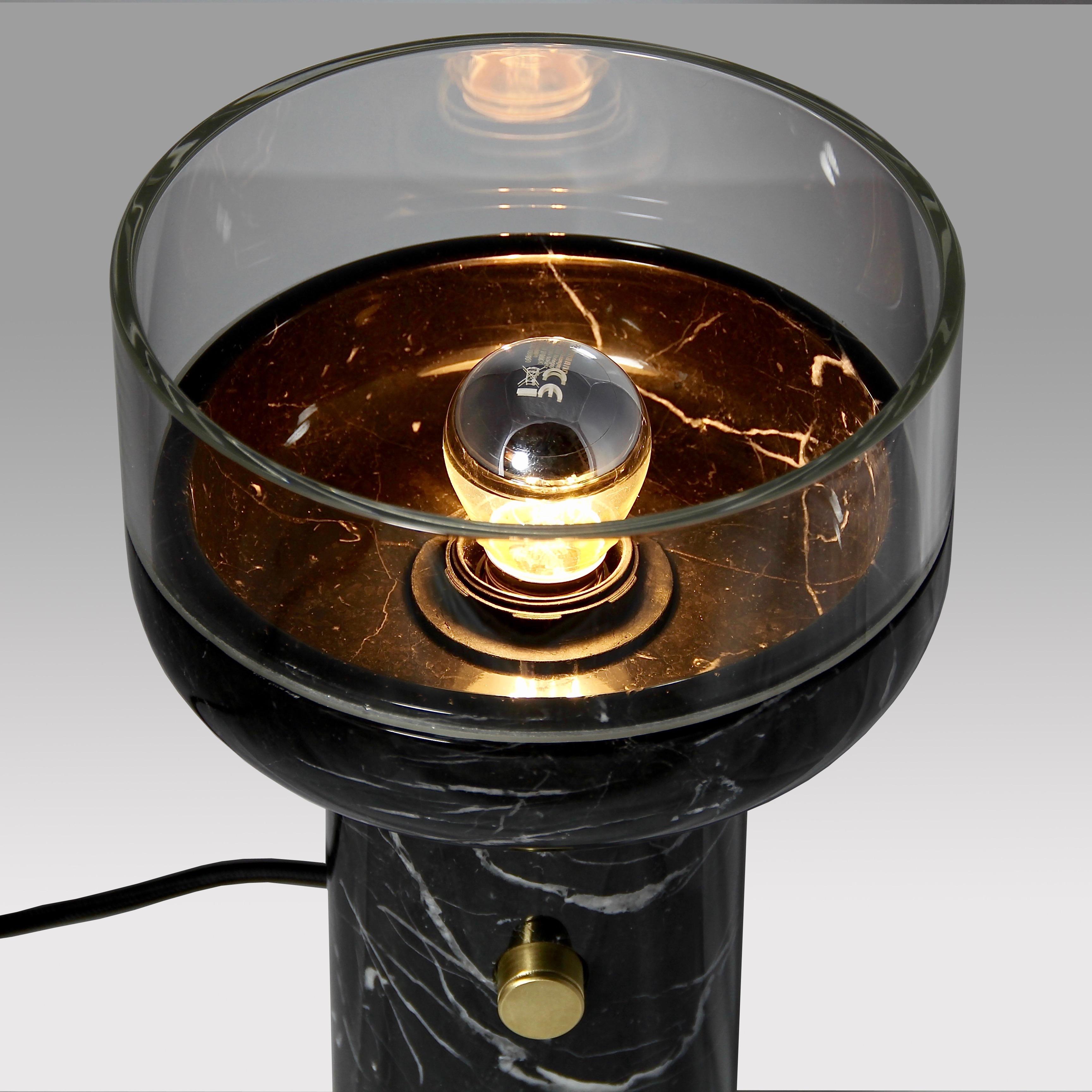 Minimaliste E. Elizarova pour Matlight Studio - Lampe de table italienne en marbre noir et verre en forme de coupe en vente