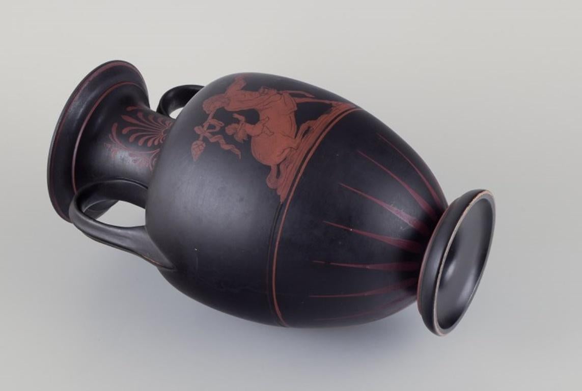 Terre cuite E. F. Sonne, grand vase en terre cuite. Forme classique d'amphore de la Grèce antique.