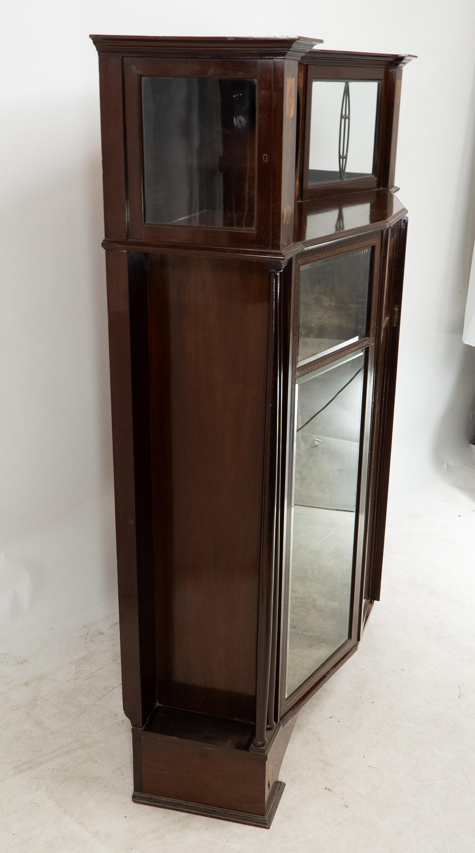 Arts and Crafts E. Goodall Manchester - Vitrine anglaise Arts & Crafts avec incrustation florale en vente