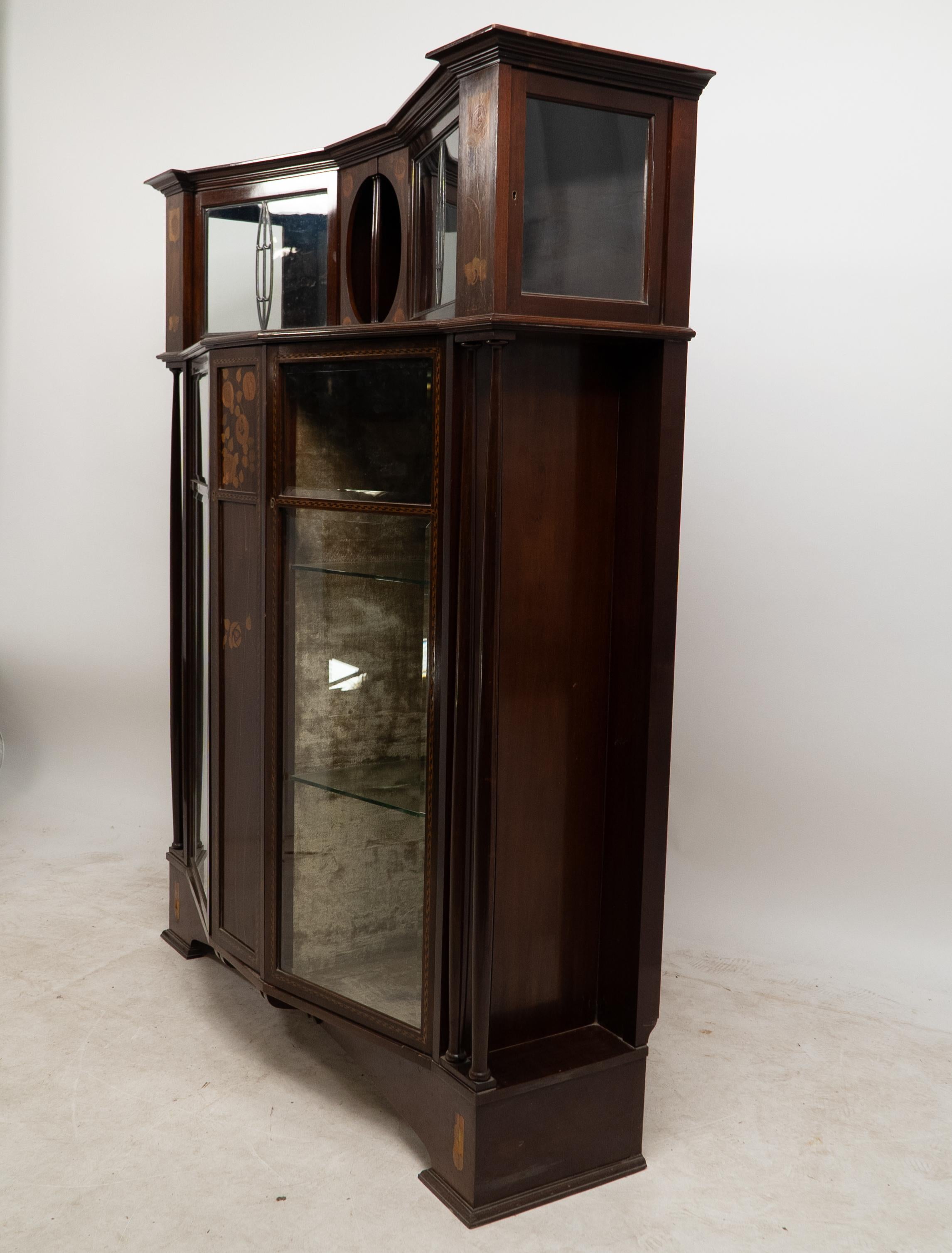 Fait main E. Goodall Manchester - Vitrine anglaise Arts & Crafts avec incrustation florale en vente