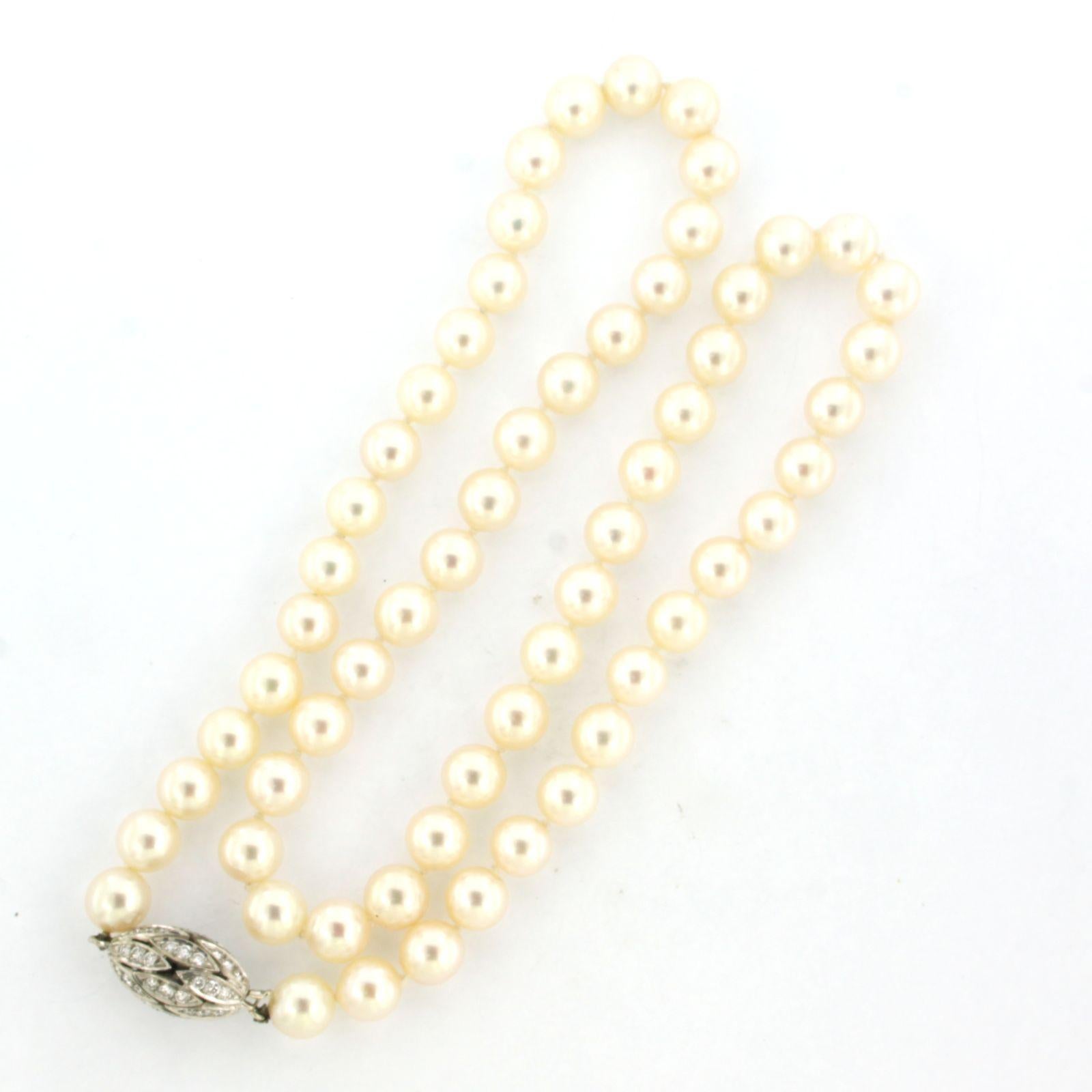 Modern E. HABAN – 18k gold clasp with brilliant cut diamonds 1.00ct pearl necklace For Sale