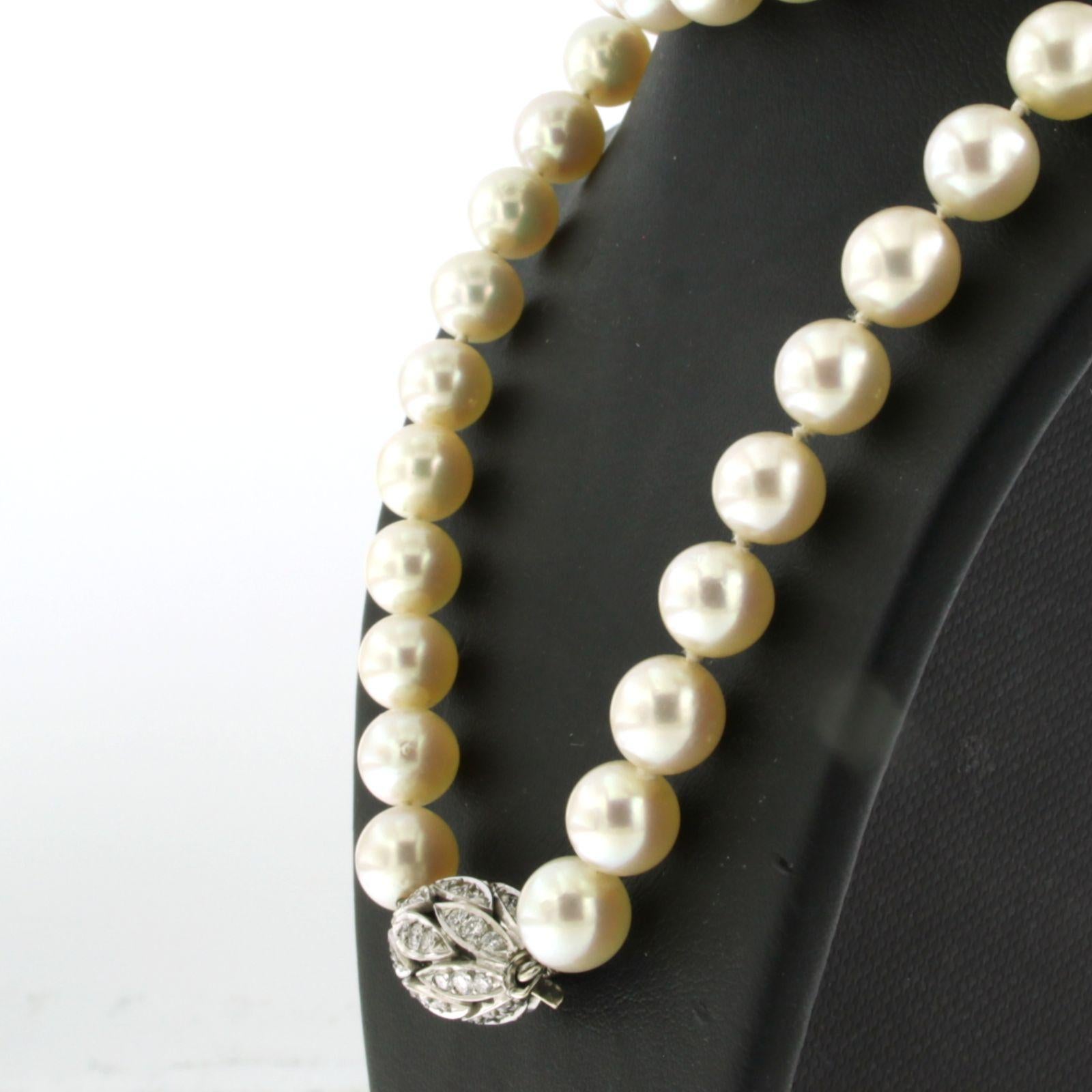 Brilliant Cut E. HABAN – 18k gold clasp with brilliant cut diamonds 1.00ct pearl necklace For Sale