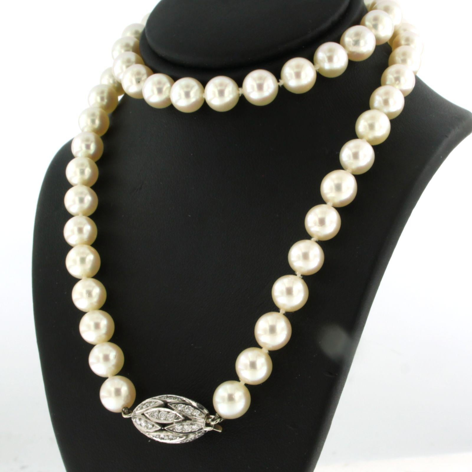 E. HABAN – 18k gold clasp with brilliant cut diamonds 1.00ct pearl necklace In Excellent Condition For Sale In The Hague, ZH