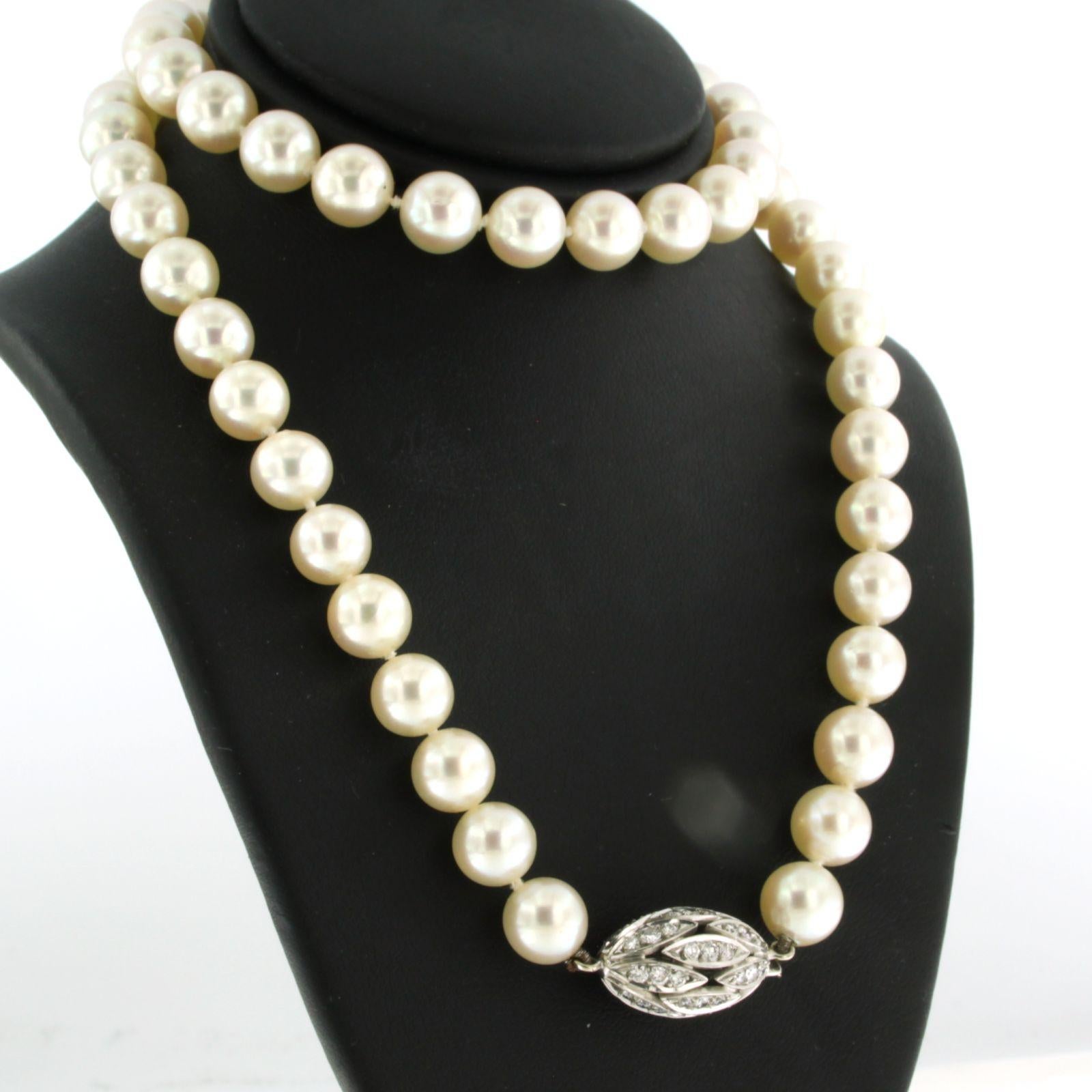 Women's or Men's E. HABAN – 18k gold clasp with brilliant cut diamonds 1.00ct pearl necklace For Sale