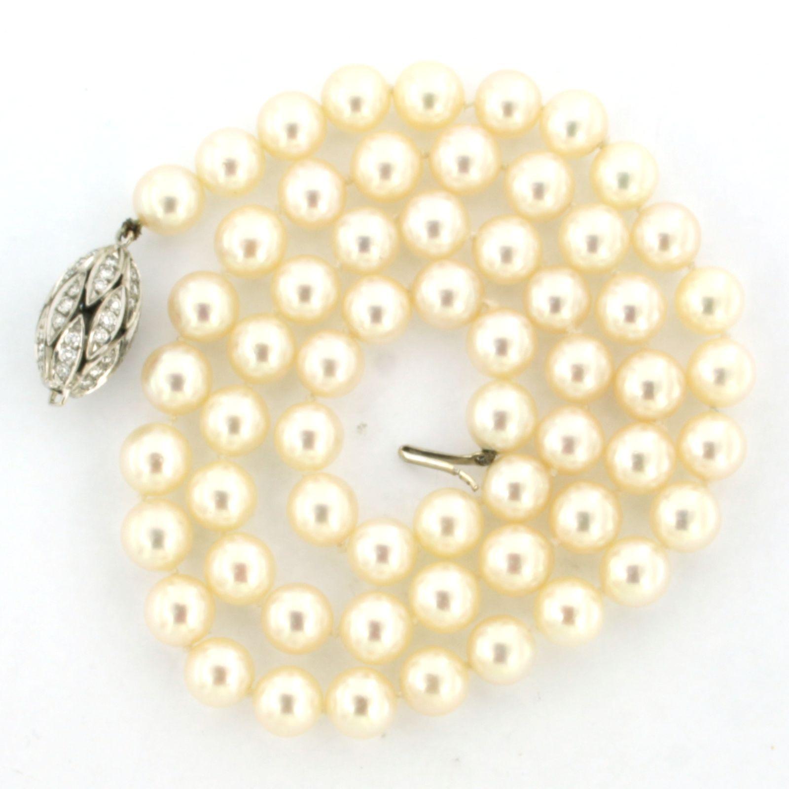 E. HABAN – 18k gold clasp with brilliant cut diamonds 1.00ct pearl necklace For Sale 1