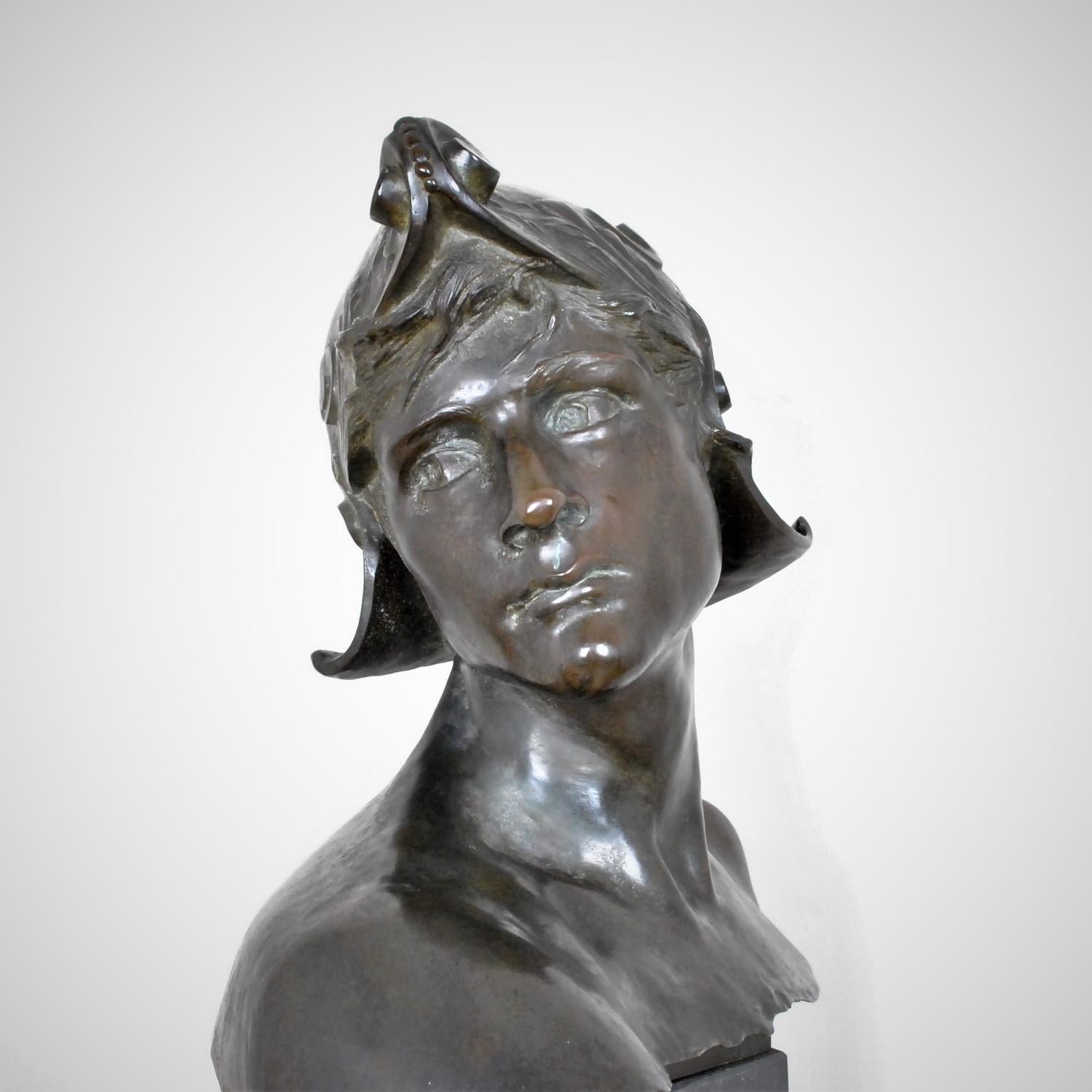 E Hannaux, Bronze Bust on Pedestal, Late 19th Century In Good Condition In MARSEILLE, FR