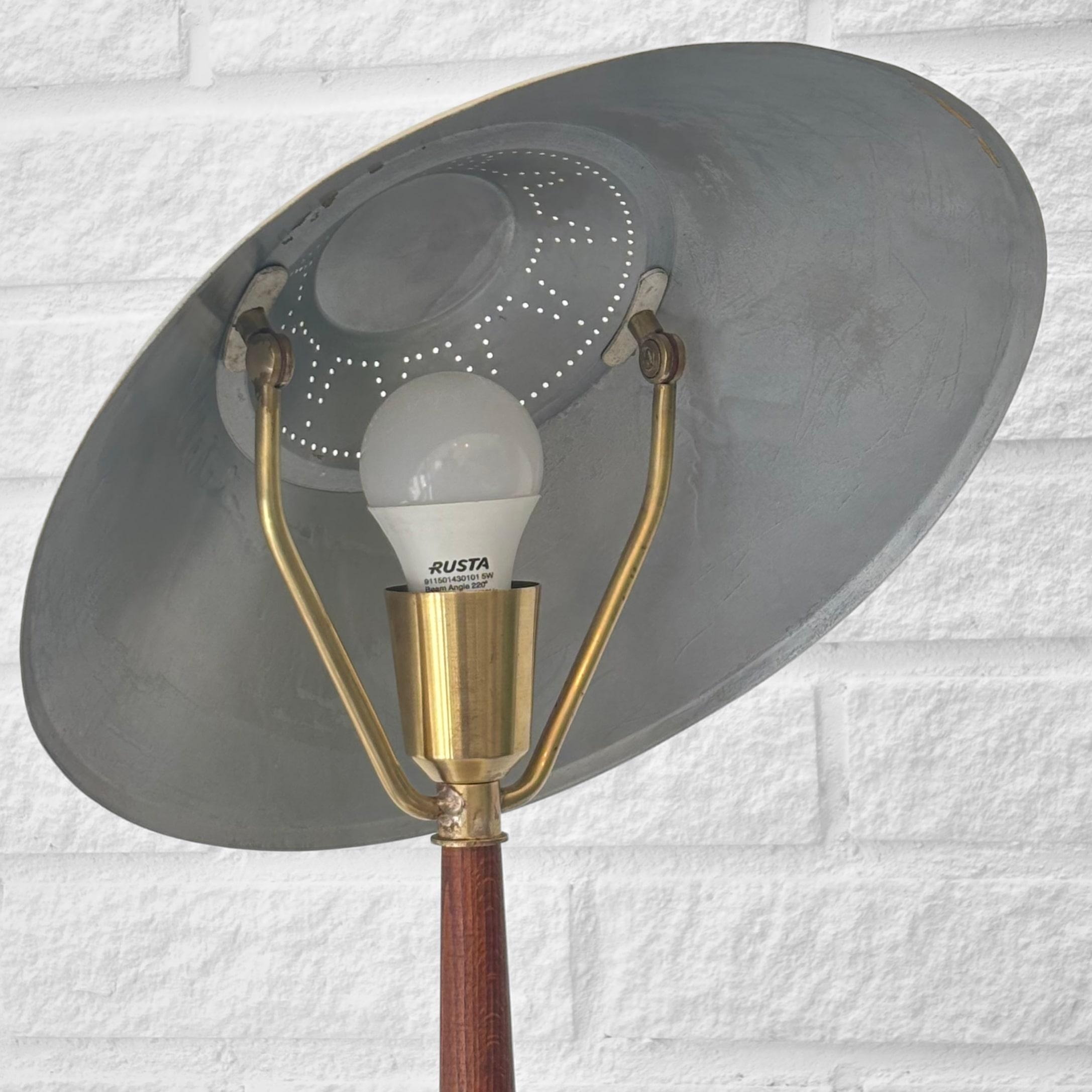 E. Hansson & Co, Malmö, lampe de table 568, milieu du siècle, laiton, Suède, années 1940 en vente 5