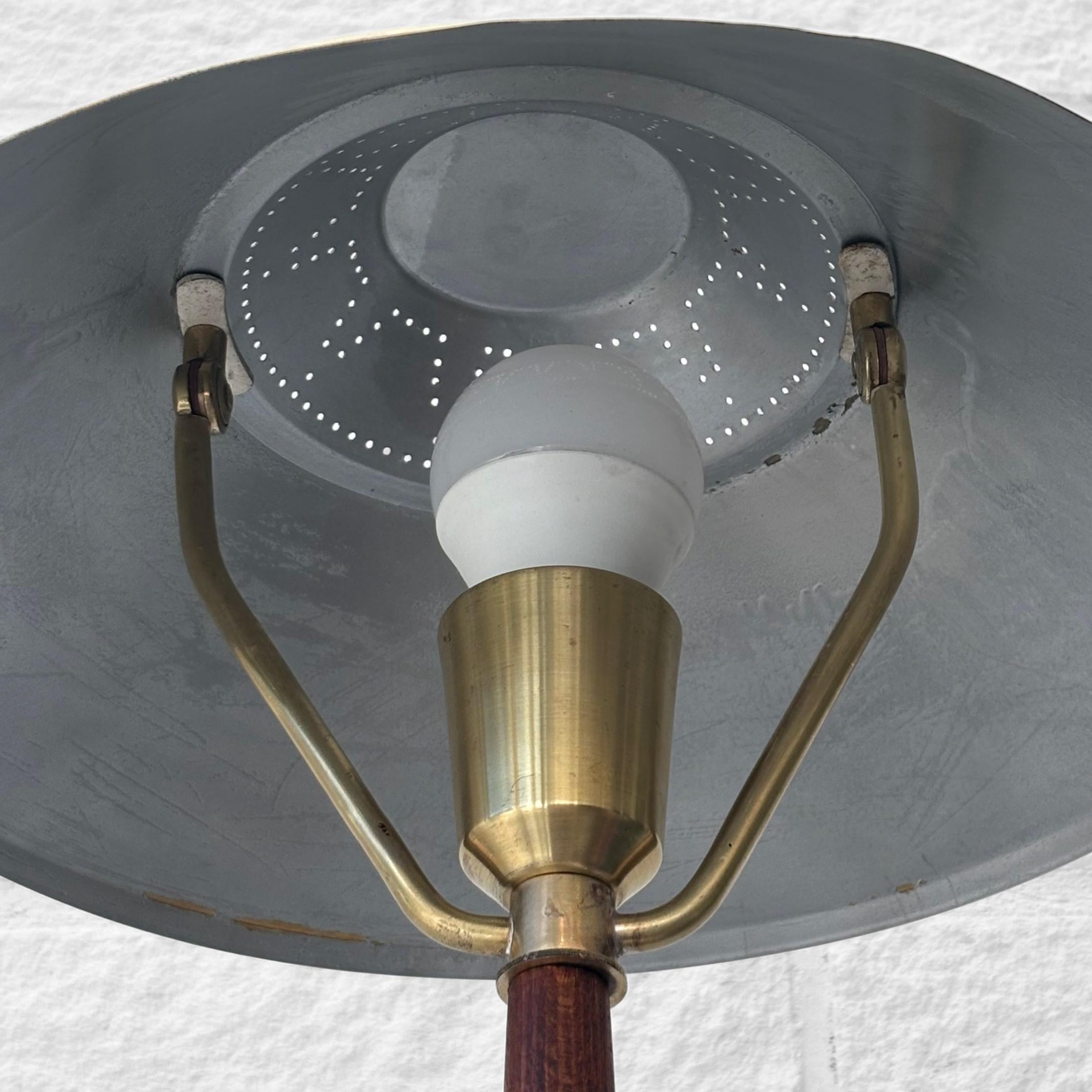 E. Hansson & Co, Malmö, lampe de table 568, milieu du siècle, laiton, Suède, années 1940 en vente 6