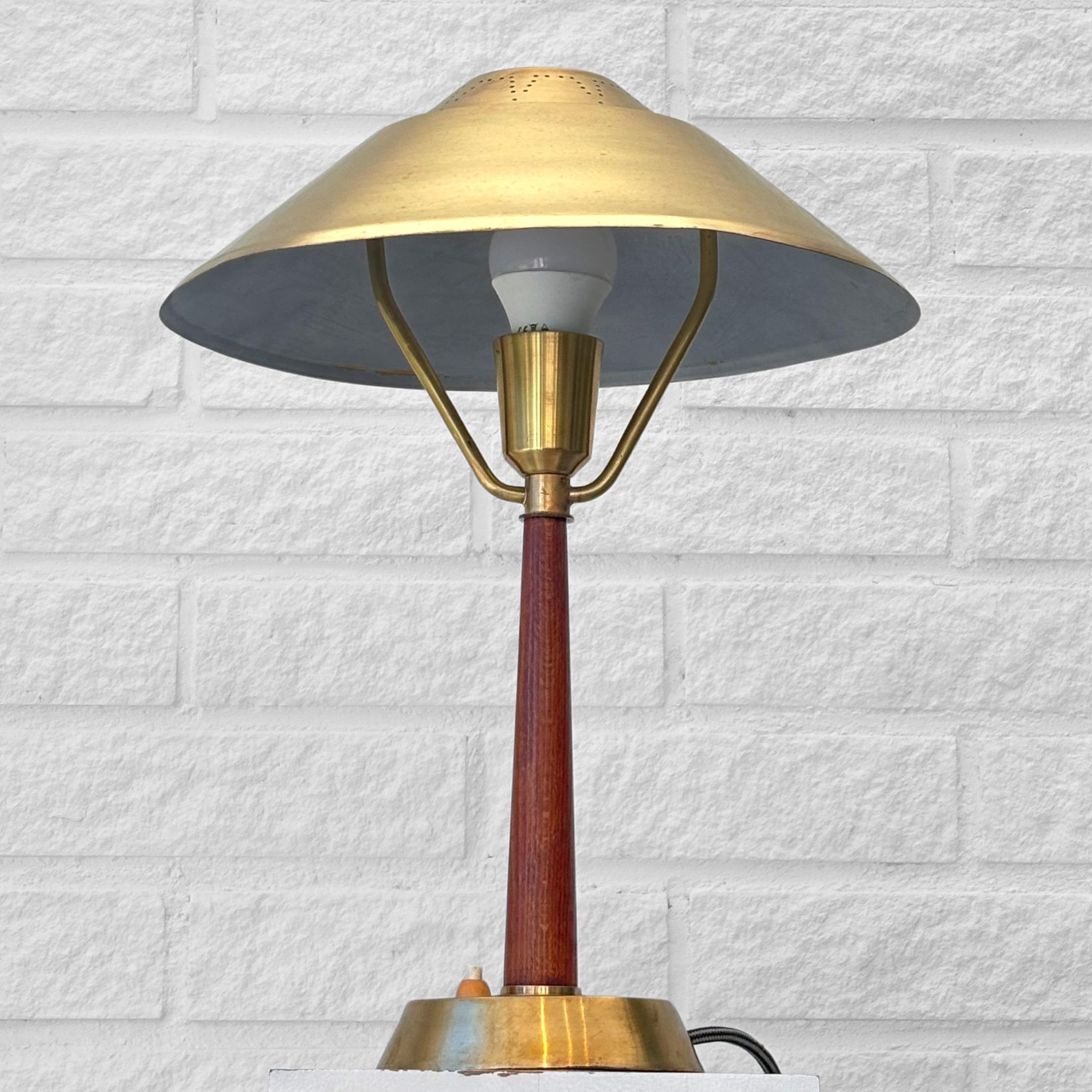 E. Hansson & Co, Malmö, lampe de table 568, milieu du siècle, laiton, Suède, années 1940 Bon état - En vente à Forserum, SE