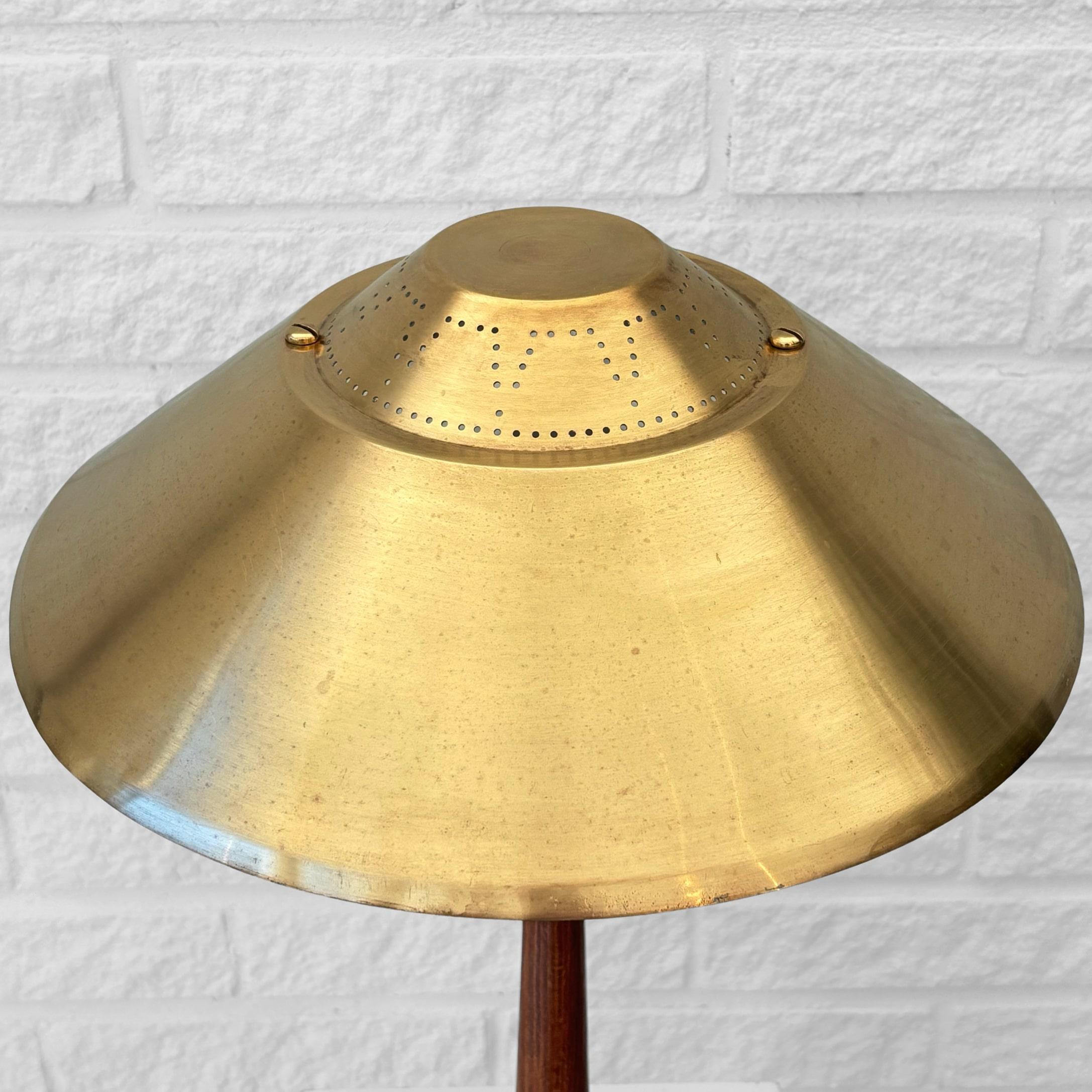 E. Hansson & Co, Malmö, lampe de table 568, milieu du siècle, laiton, Suède, années 1940 en vente 2
